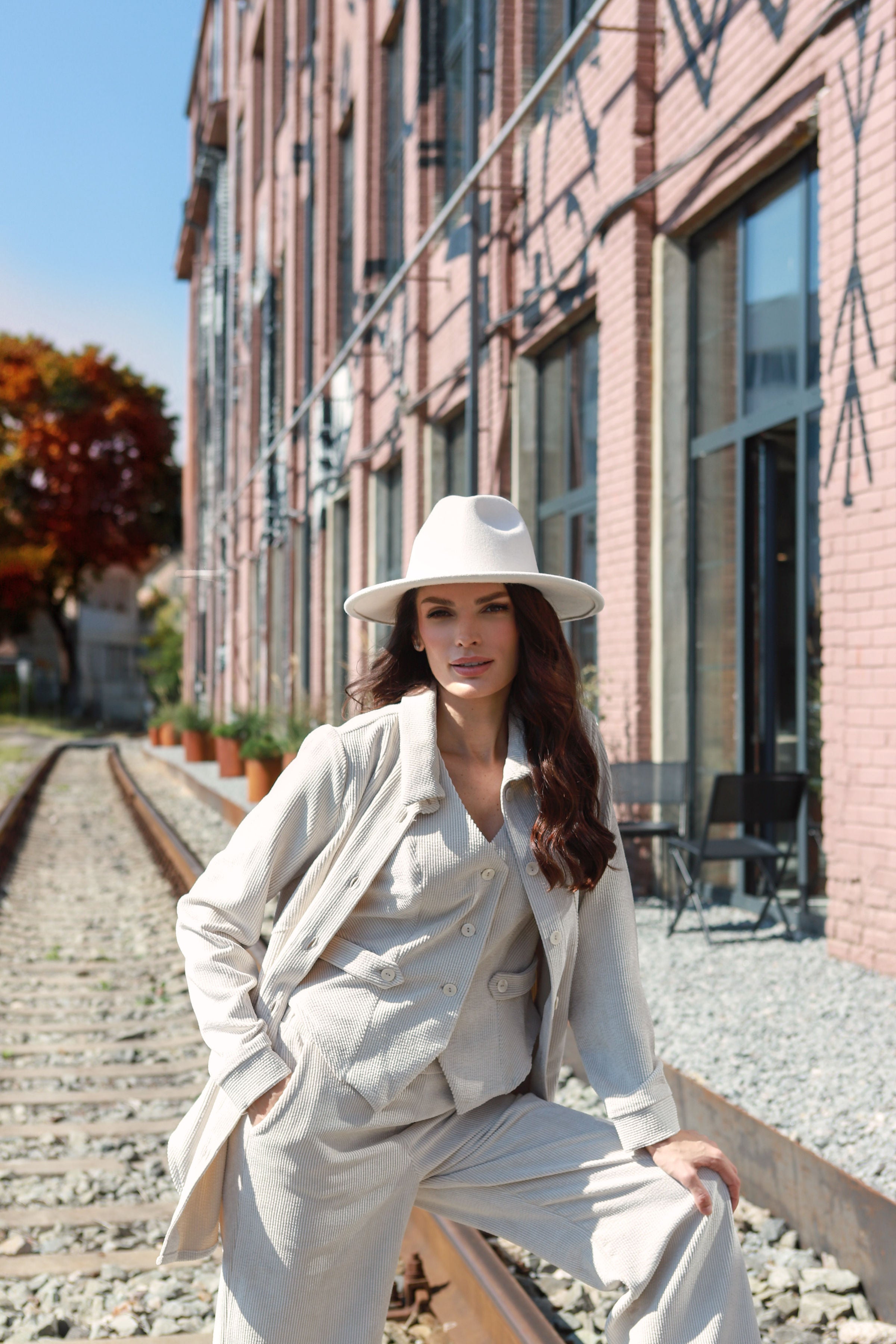 Velveto liemenė „PERLAS“ travertino smėlinė