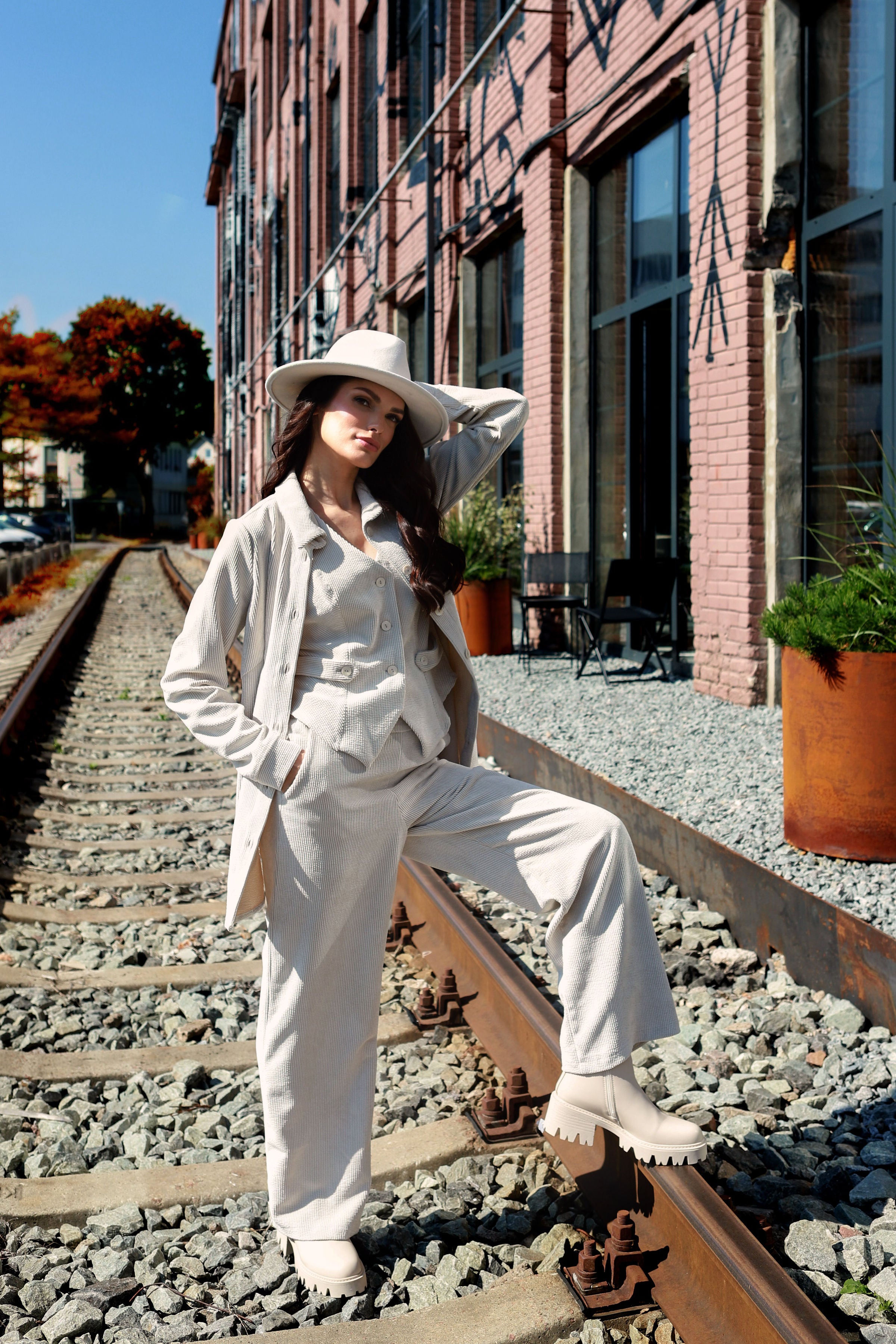 Velveto liemenė „PERLAS“ travertino smėlinė