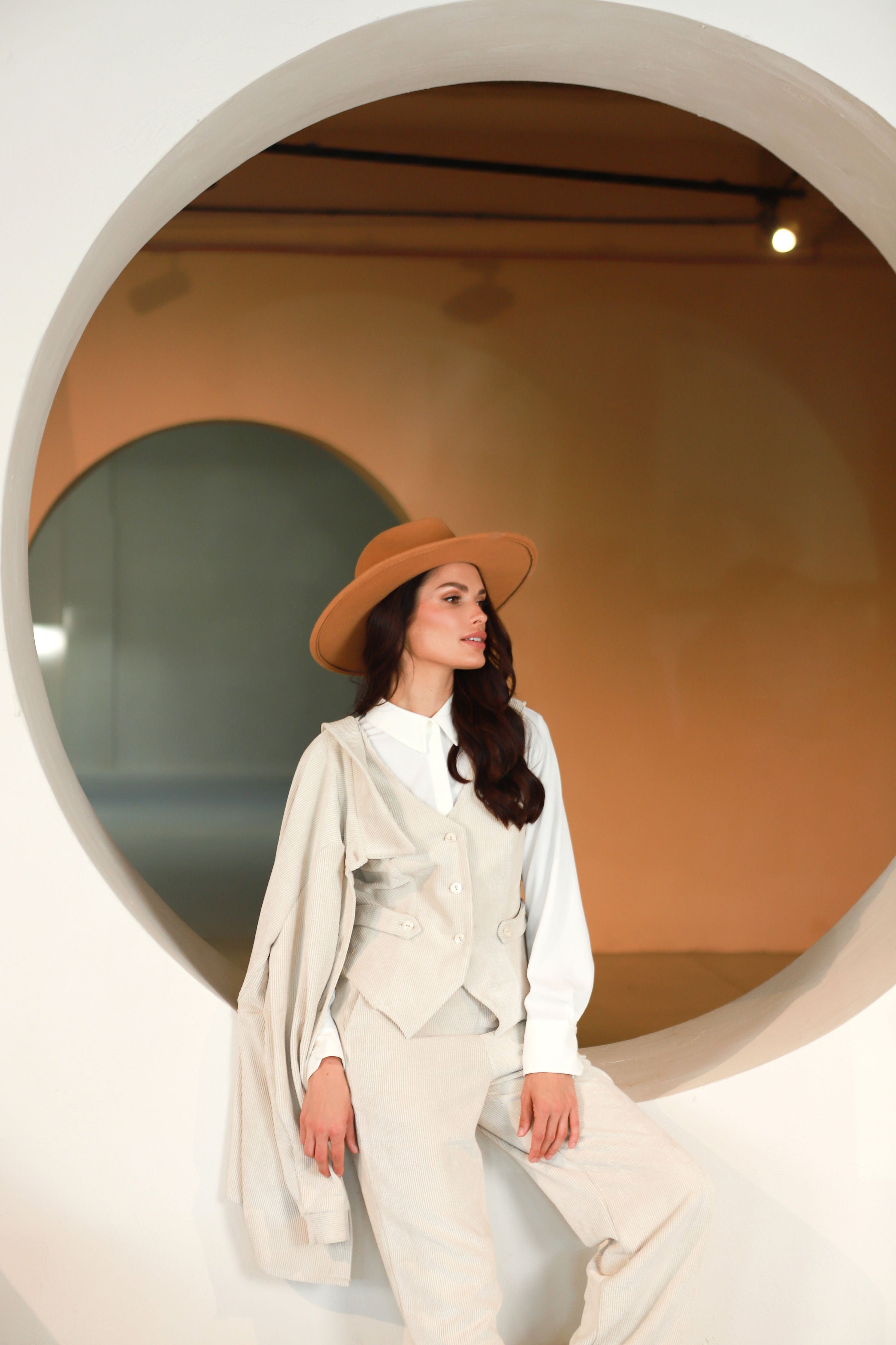 Velveto liemenė „PERLAS“ travertino smėlinė