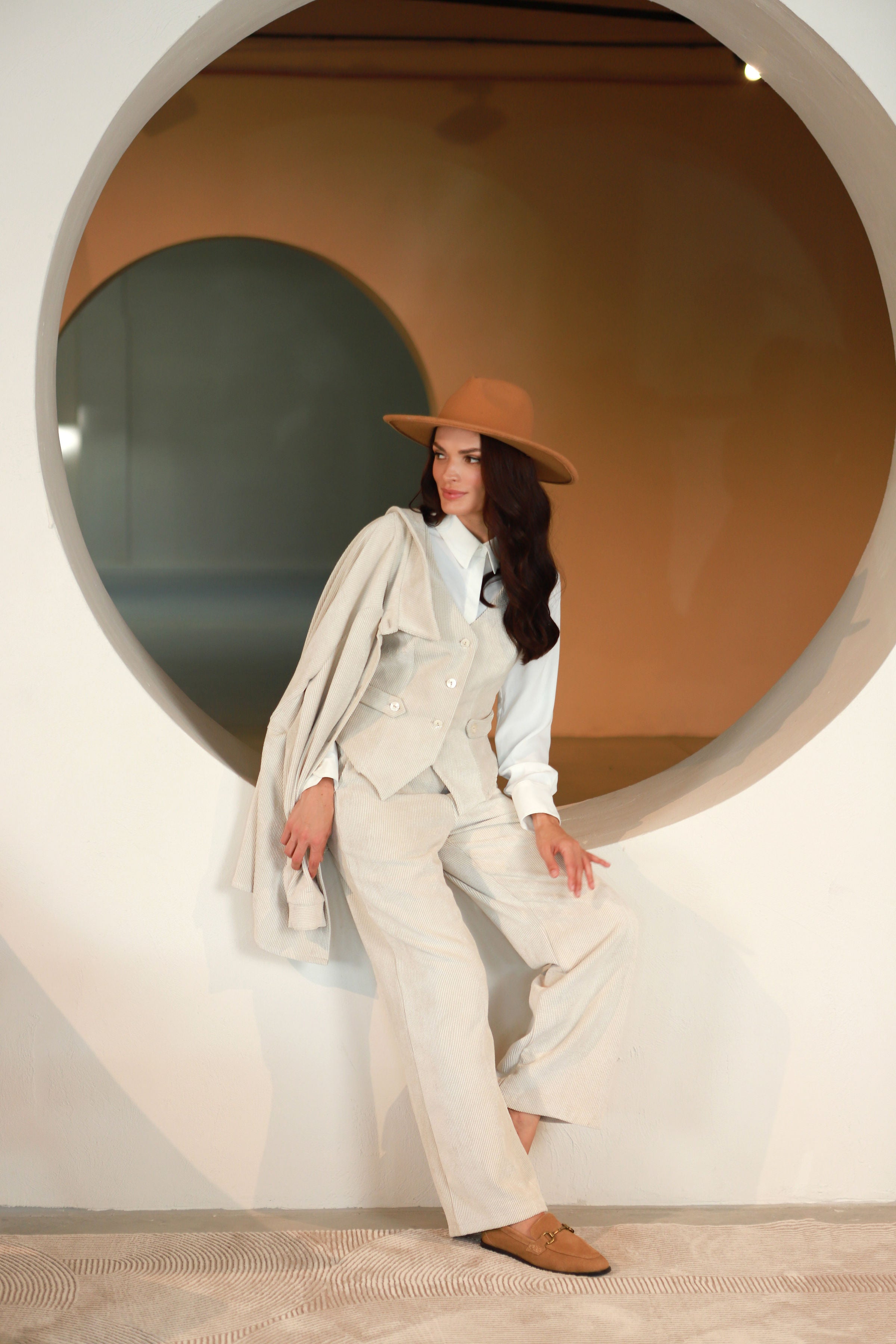 Velveto liemenė „PERLAS“ travertino smėlinė