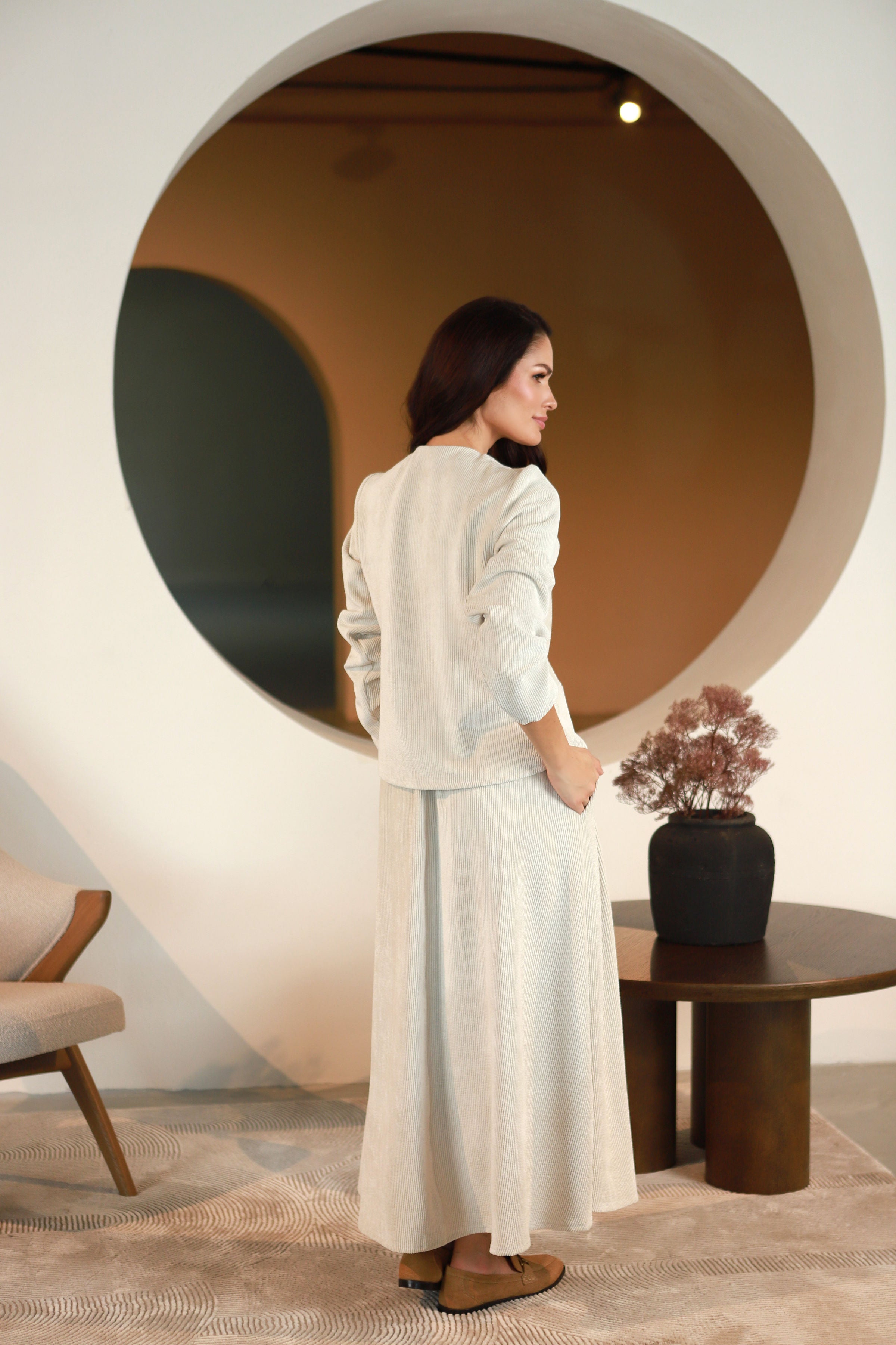 Ilgas velveto sijonas „KRISTALAS“ travertino smėlinė