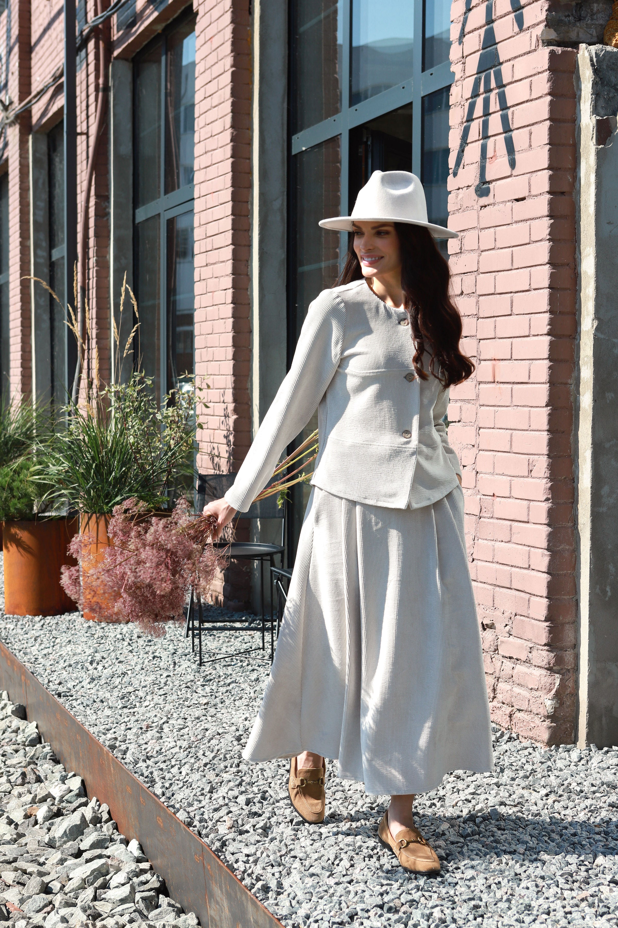 Velveto švarkelis „AGATAS“ travertino smėlinė