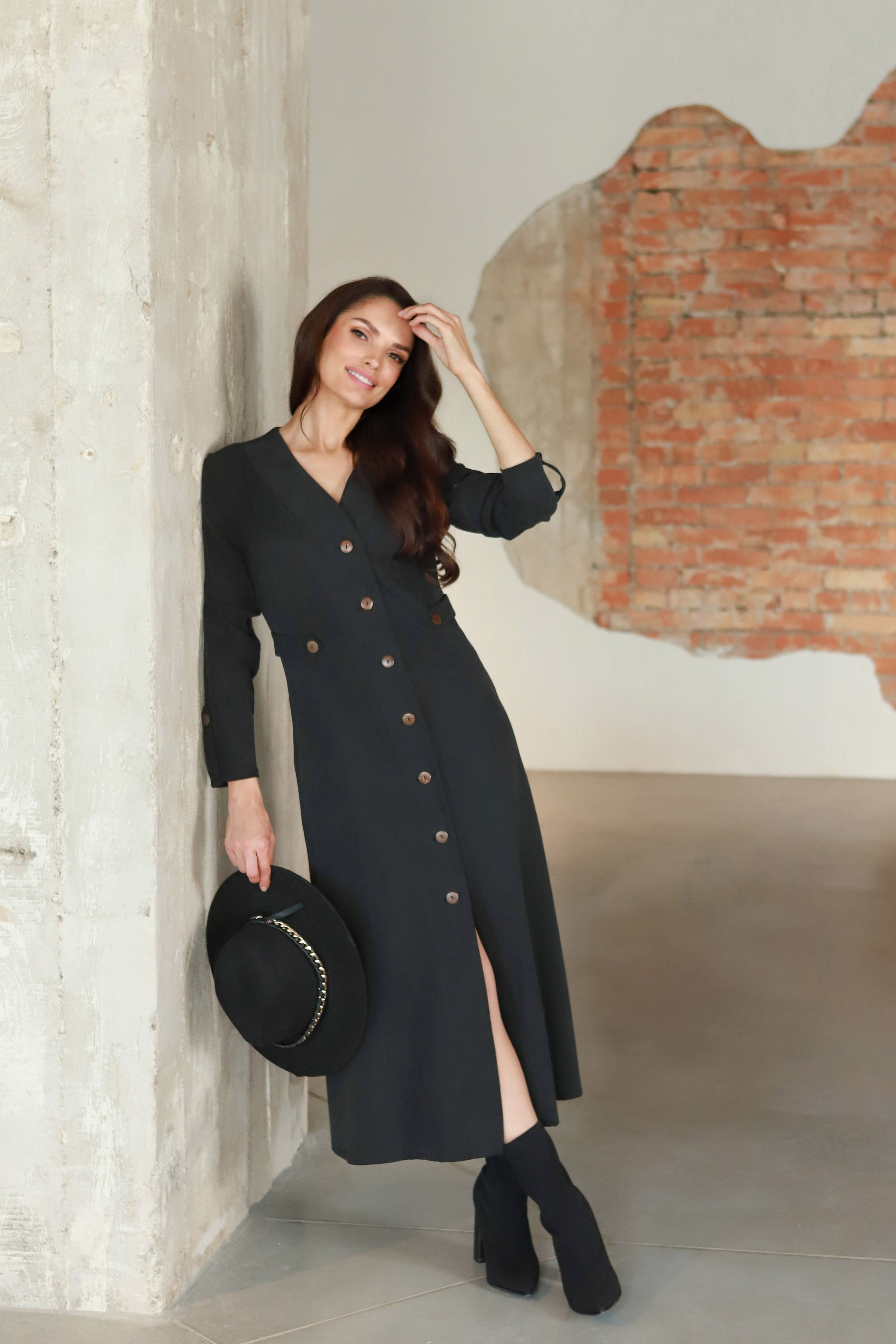 Susagstoma suknelė „SIDABRAS“ dūminio grafito pilka