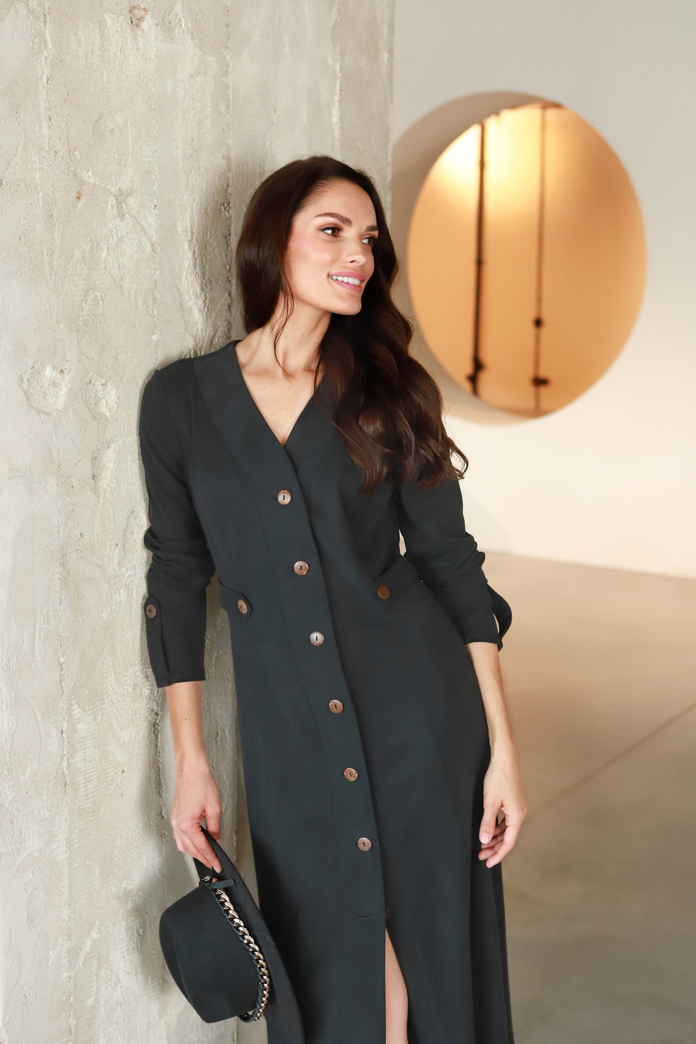 Susagstoma suknelė „SIDABRAS“ dūminio grafito pilka