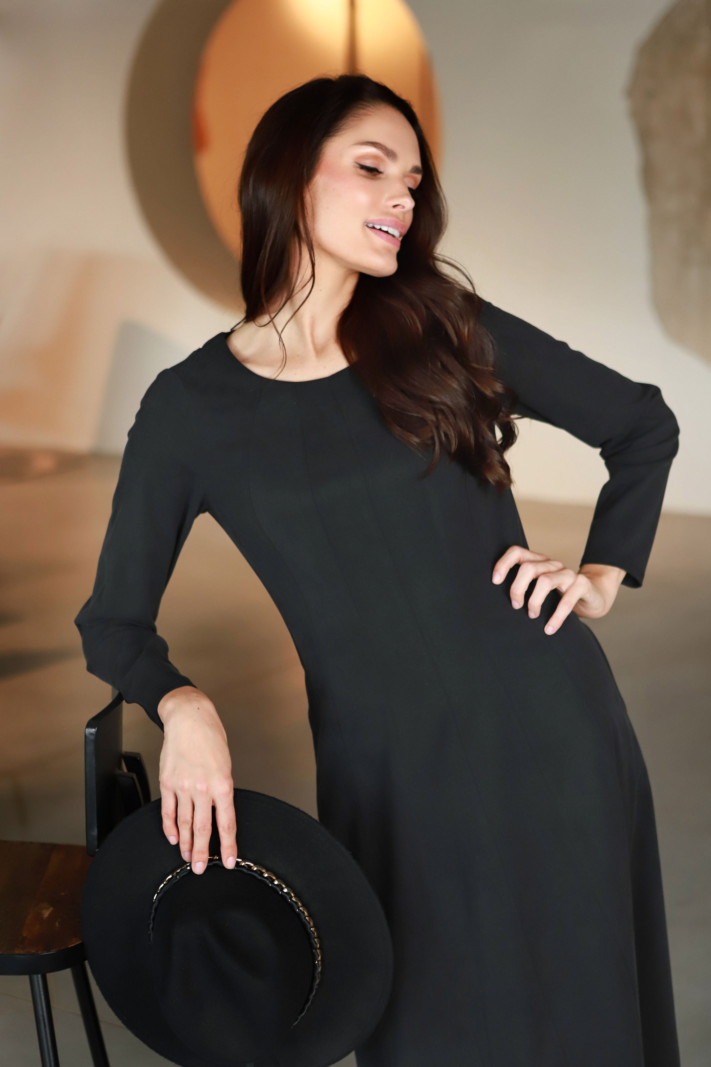 Suknelė dygsniuotu priekiu „ONYKSA“ dūminio grafito pilka