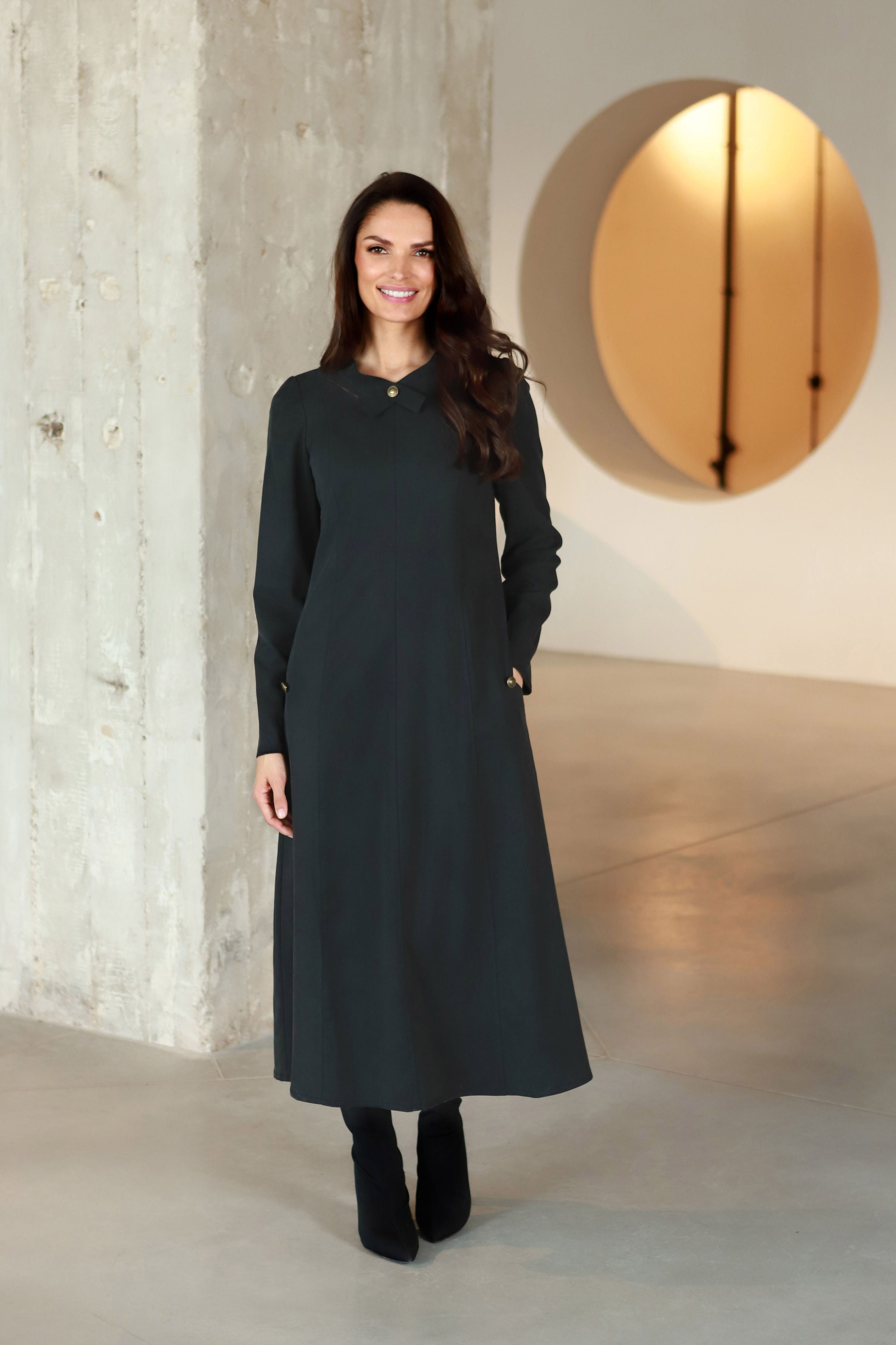 Suknelė su kaspinėliu „AUKSAS“ dūminio grafito pilka