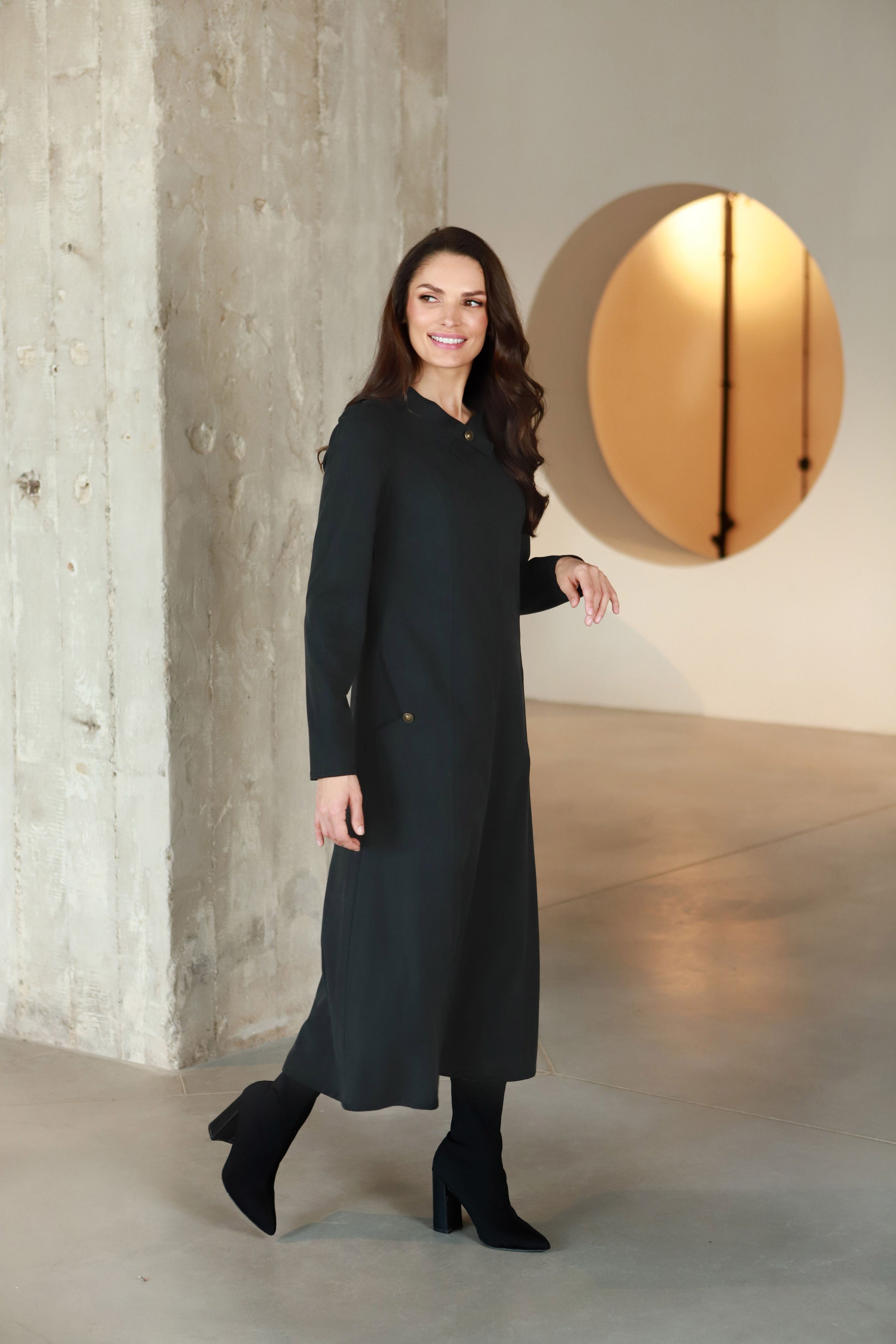 Suknelė su kaspinėliu „AUKSAS“ dūminio grafito pilka