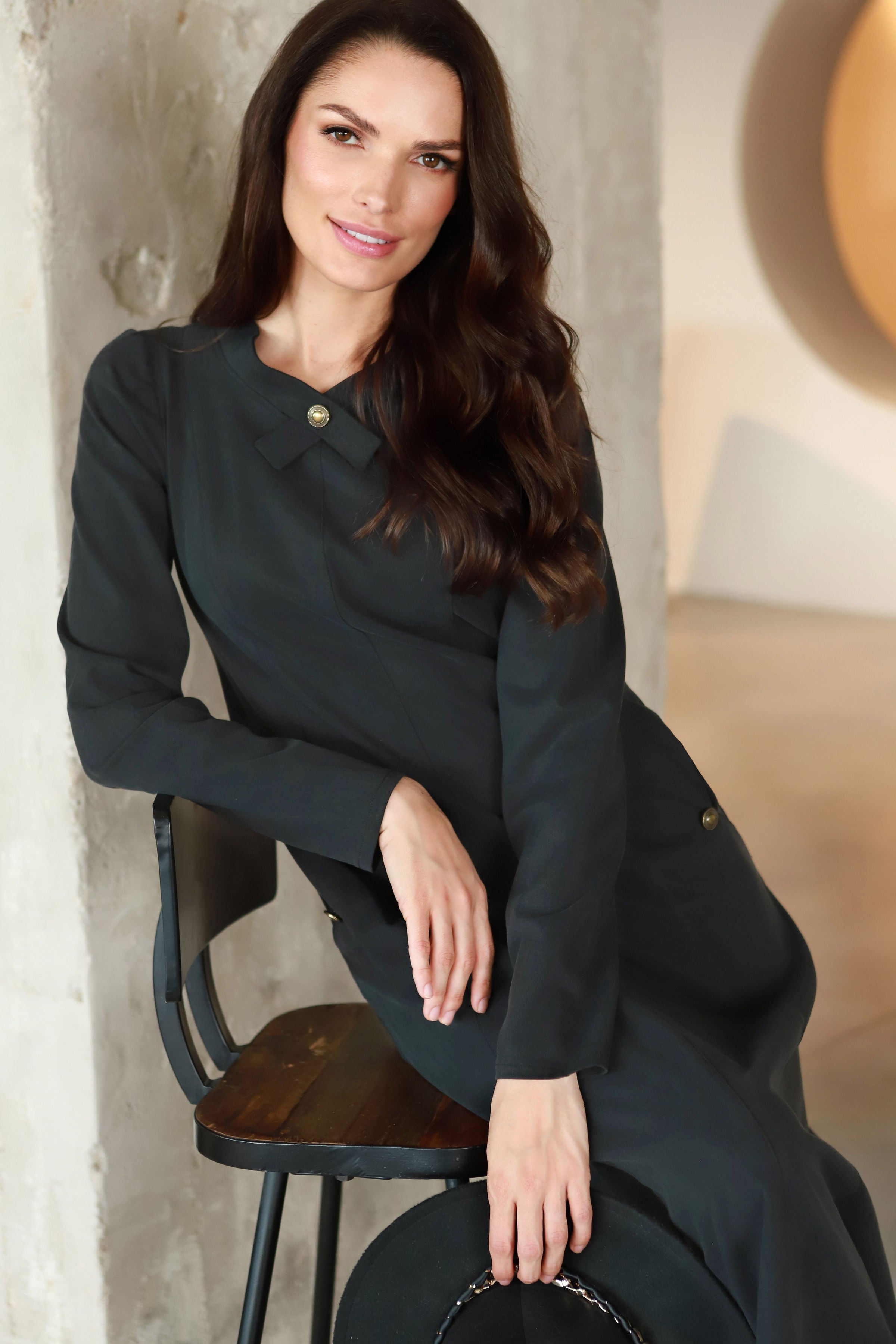 Suknelė su kaspinėliu „AUKSAS“ dūminio grafito pilka