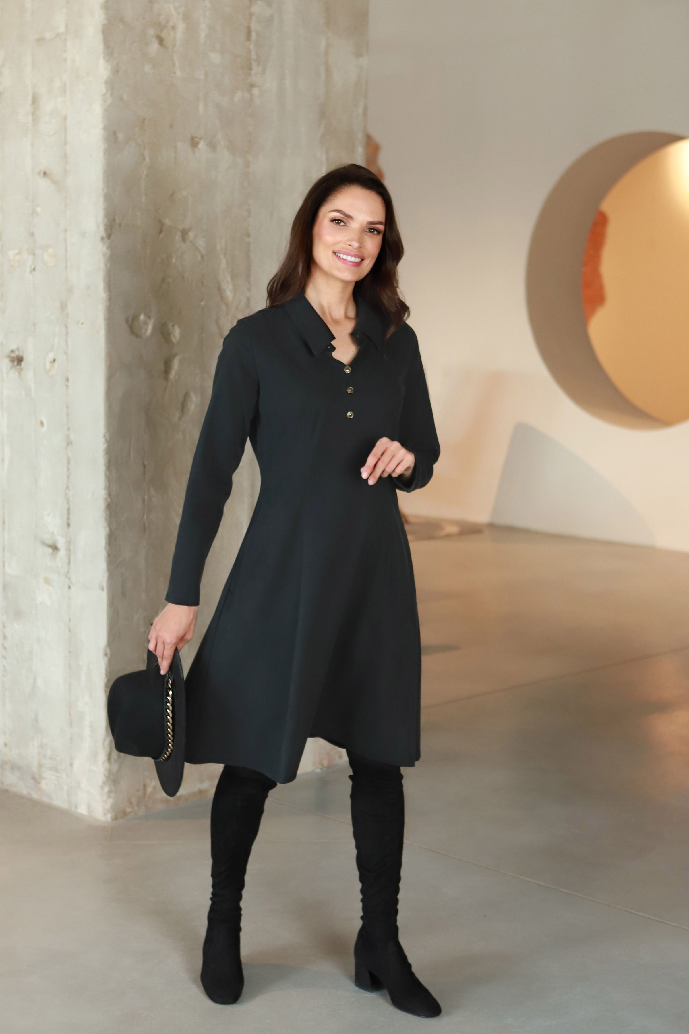 Trumpa suknelė „CIRKONIJA“ dūminio grafito pilka