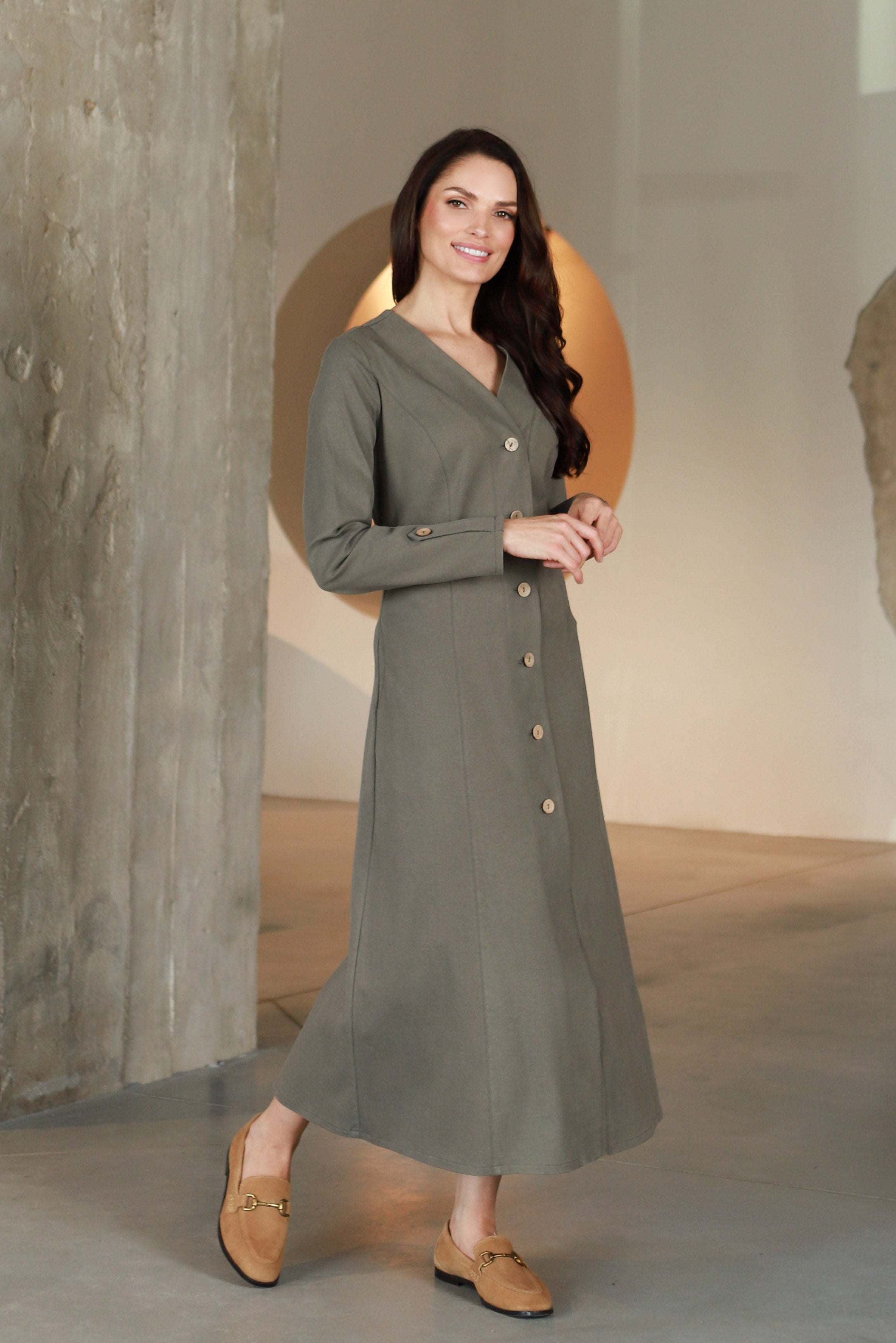 Susagstoma suknelė „SIDABRAS“ žalvario pilka