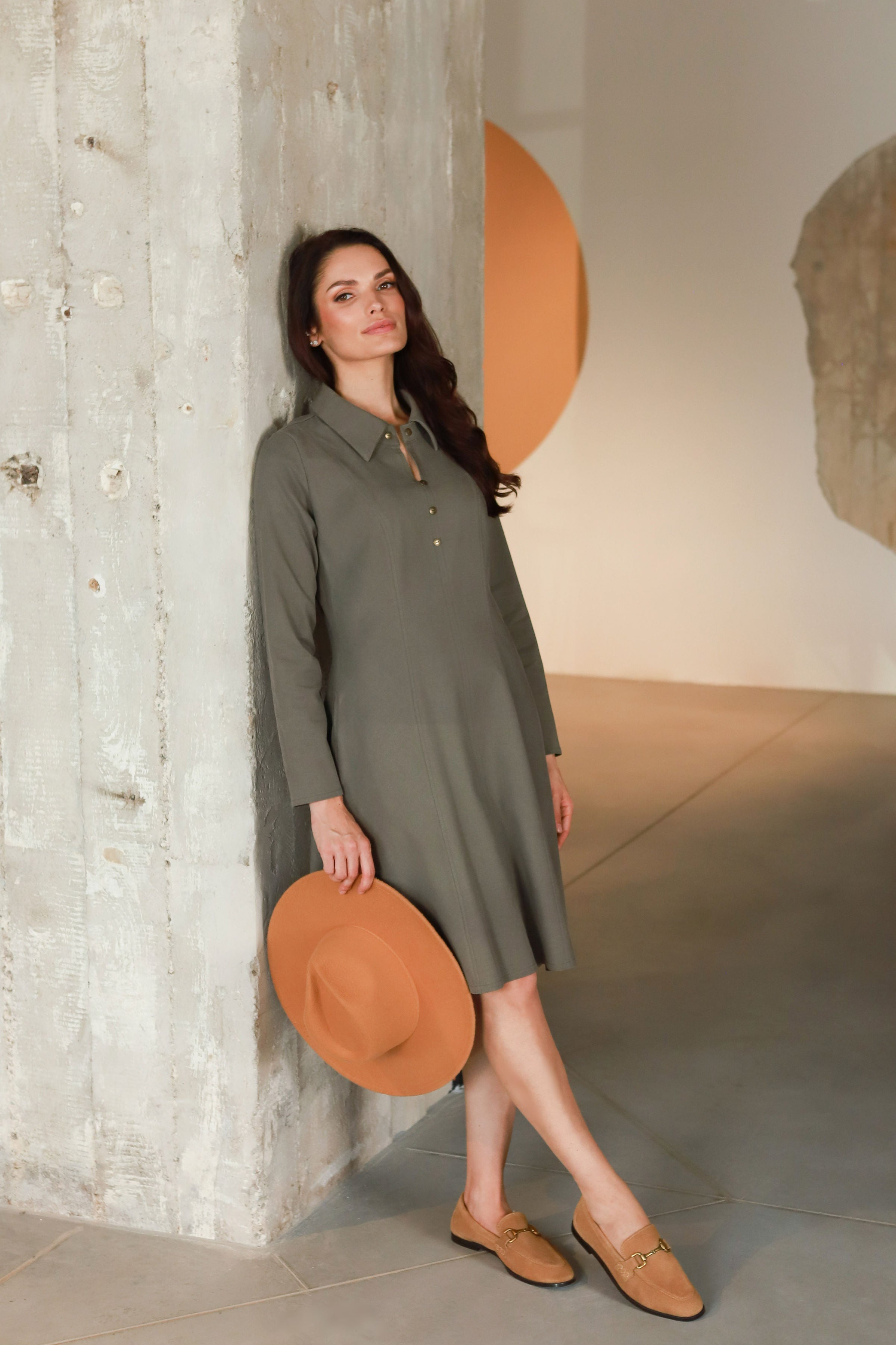 Trumpa suknelė „CIRKONIJA“ žalvario pilka