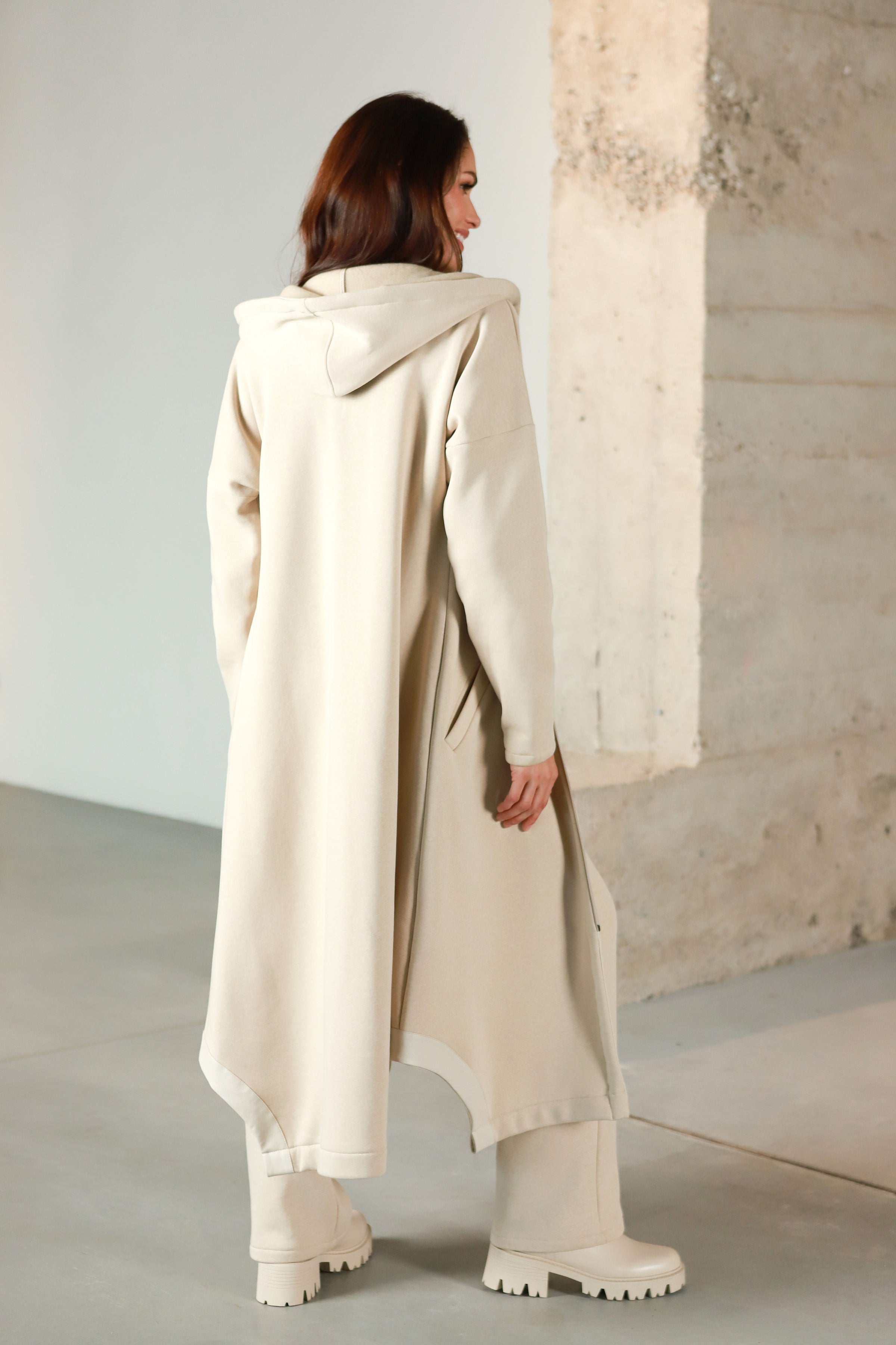 Medvilnės su pūkeliu ilgas švarkas su užtrauktuku „ANYŽIUS“ perlo smėlinė