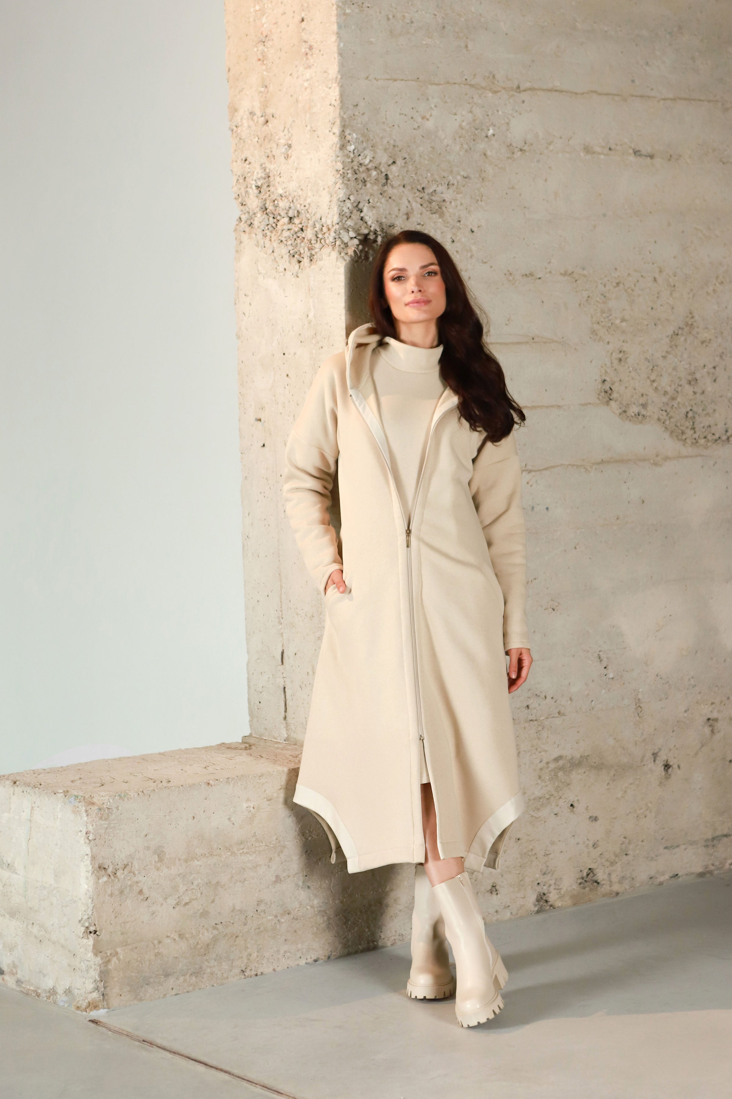 Medvilnės su pūkeliu ilgas švarkas su užtrauktuku „ANYŽIUS“ perlo smėlinė