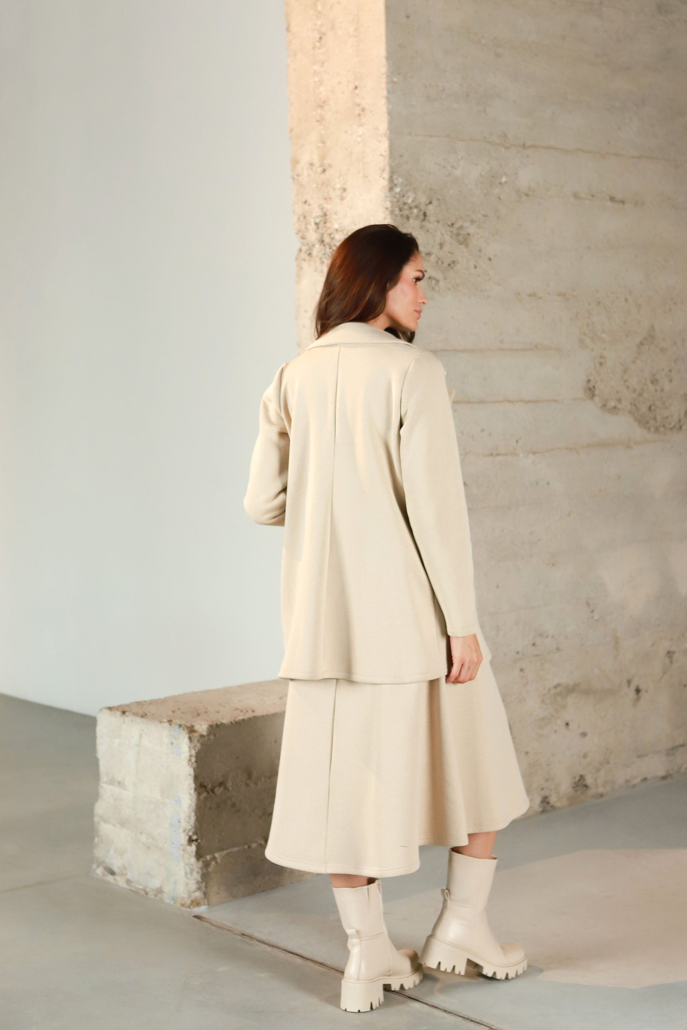 Medvilnės su pūkeliu klasikinis švarkelis „KUMINAS“ perlo smėlinė