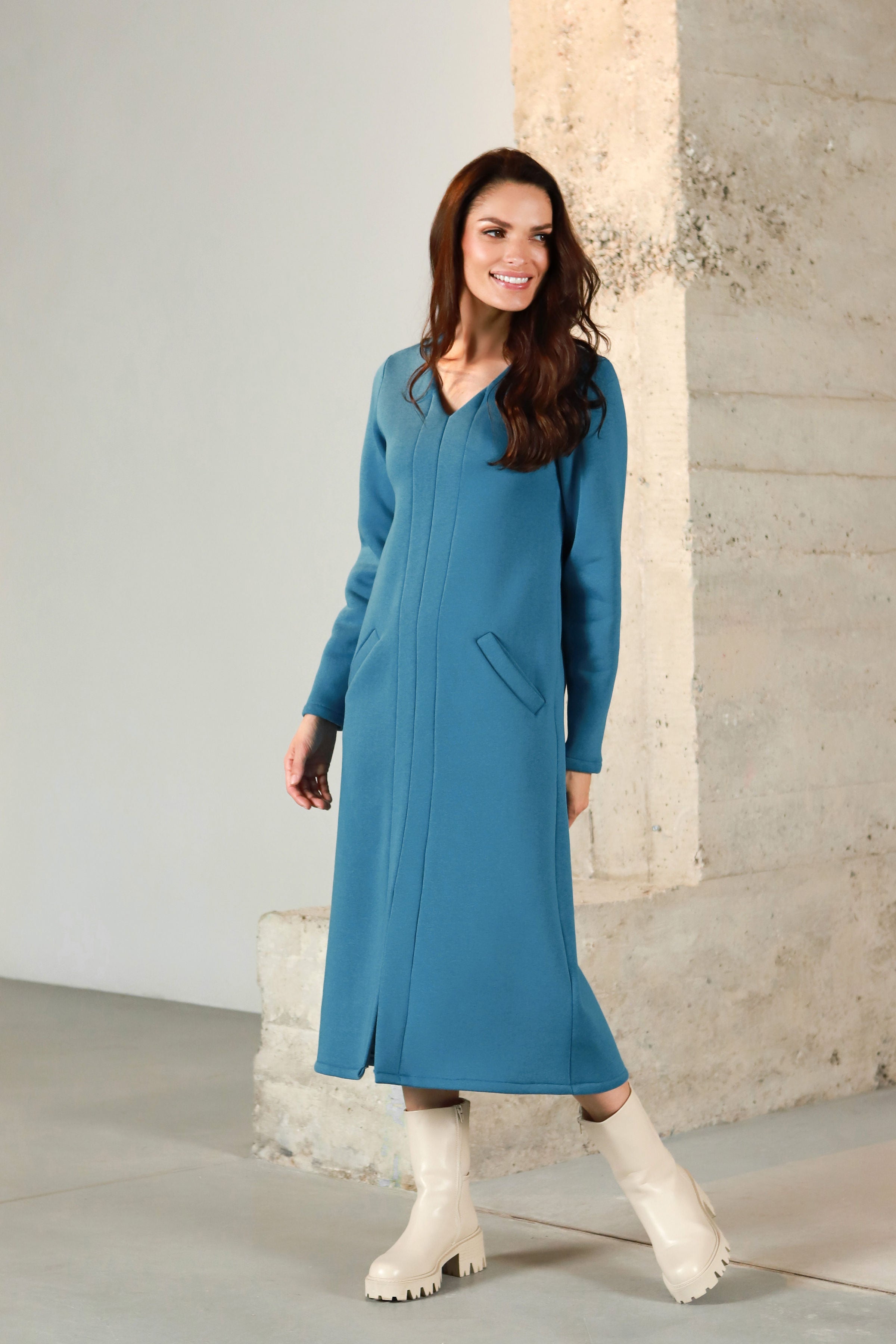 Pusilgė medvilnės su pūkeliu suknelė „VANILĖ“ turkio mėlyna