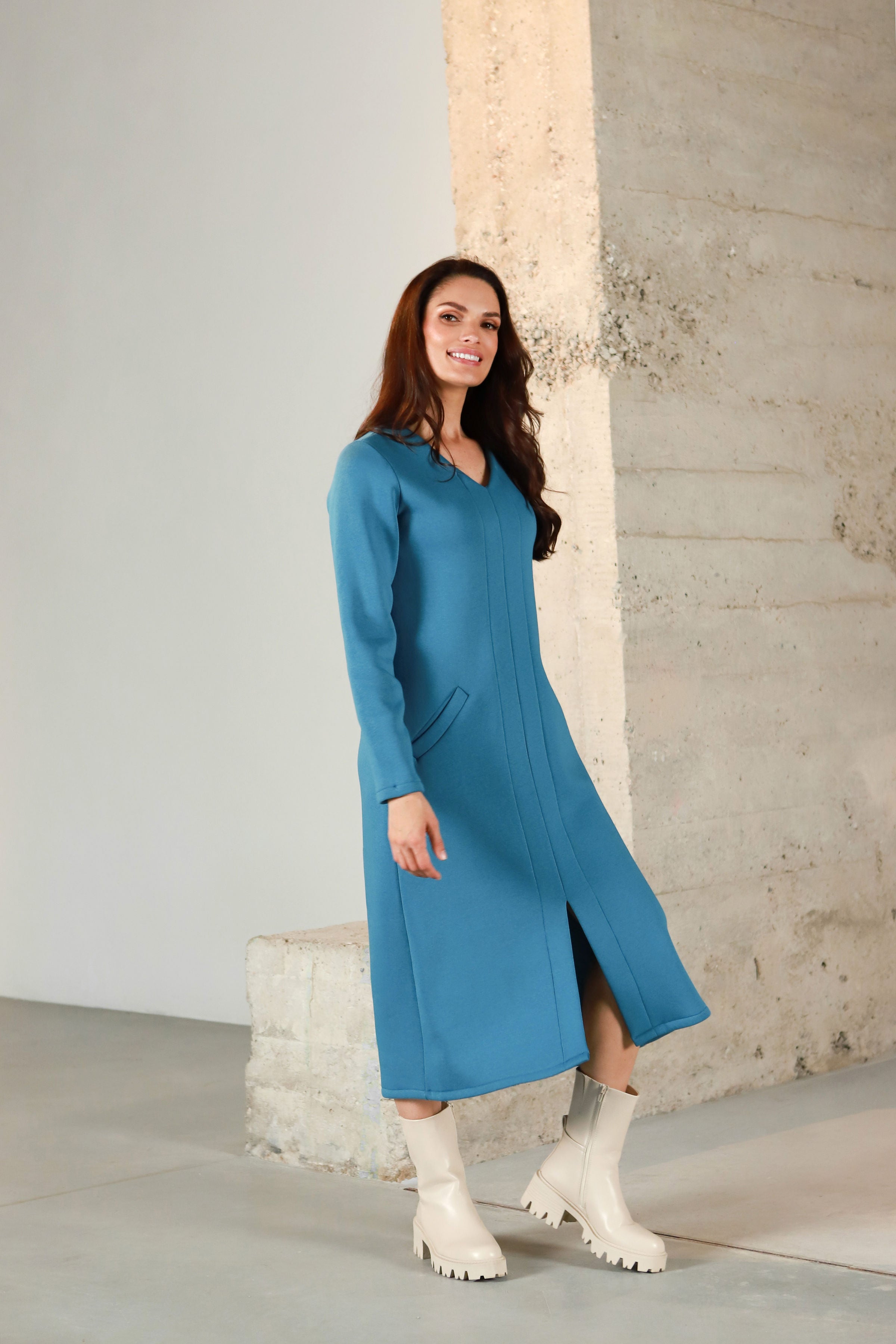 Pusilgė medvilnės su pūkeliu suknelė „VANILĖ“ turkio mėlyna