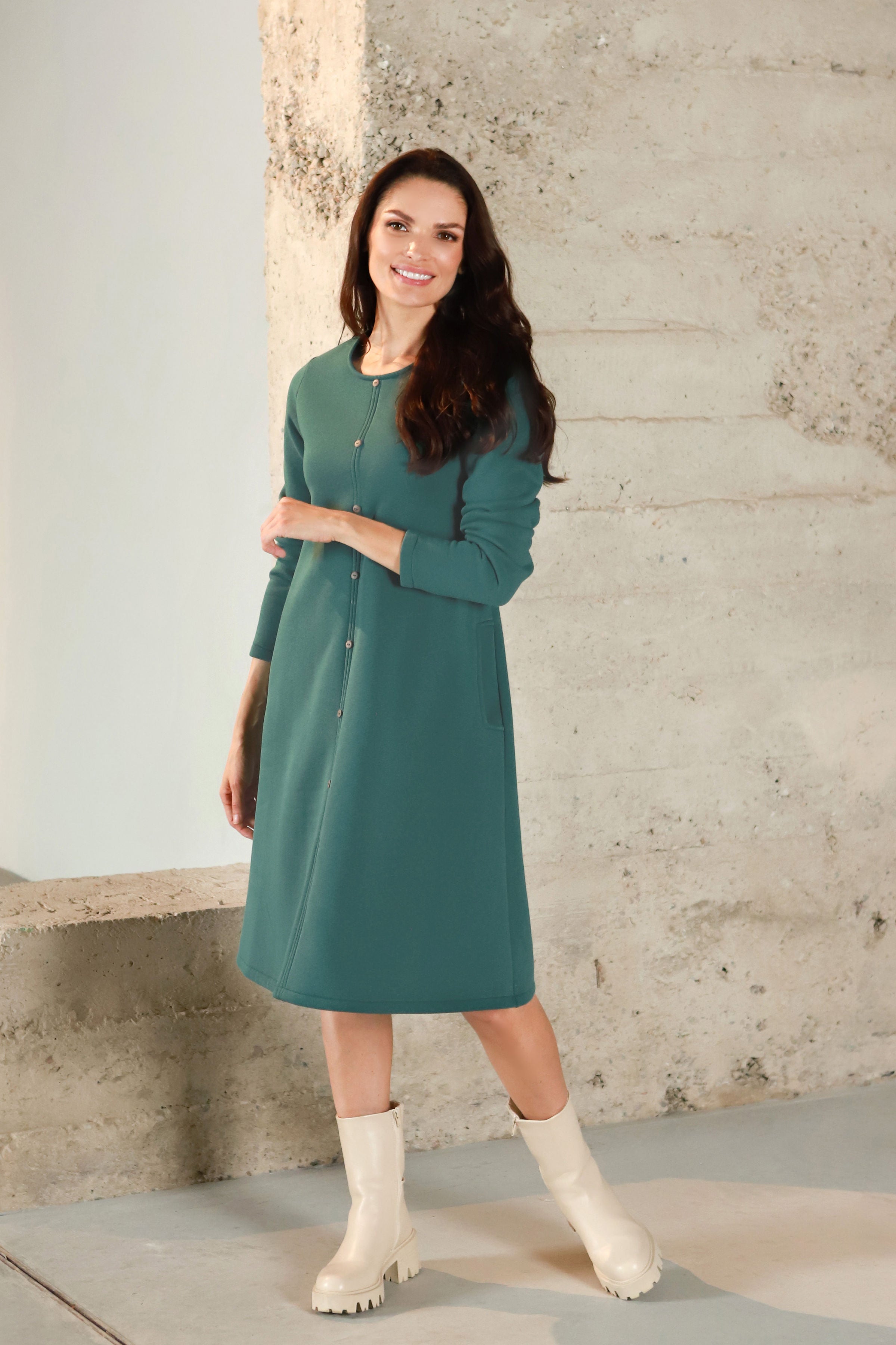 Medvilnės su pūkeliu suknelė su sagutėmis „MUSKATA“ vandenyno t. žalia