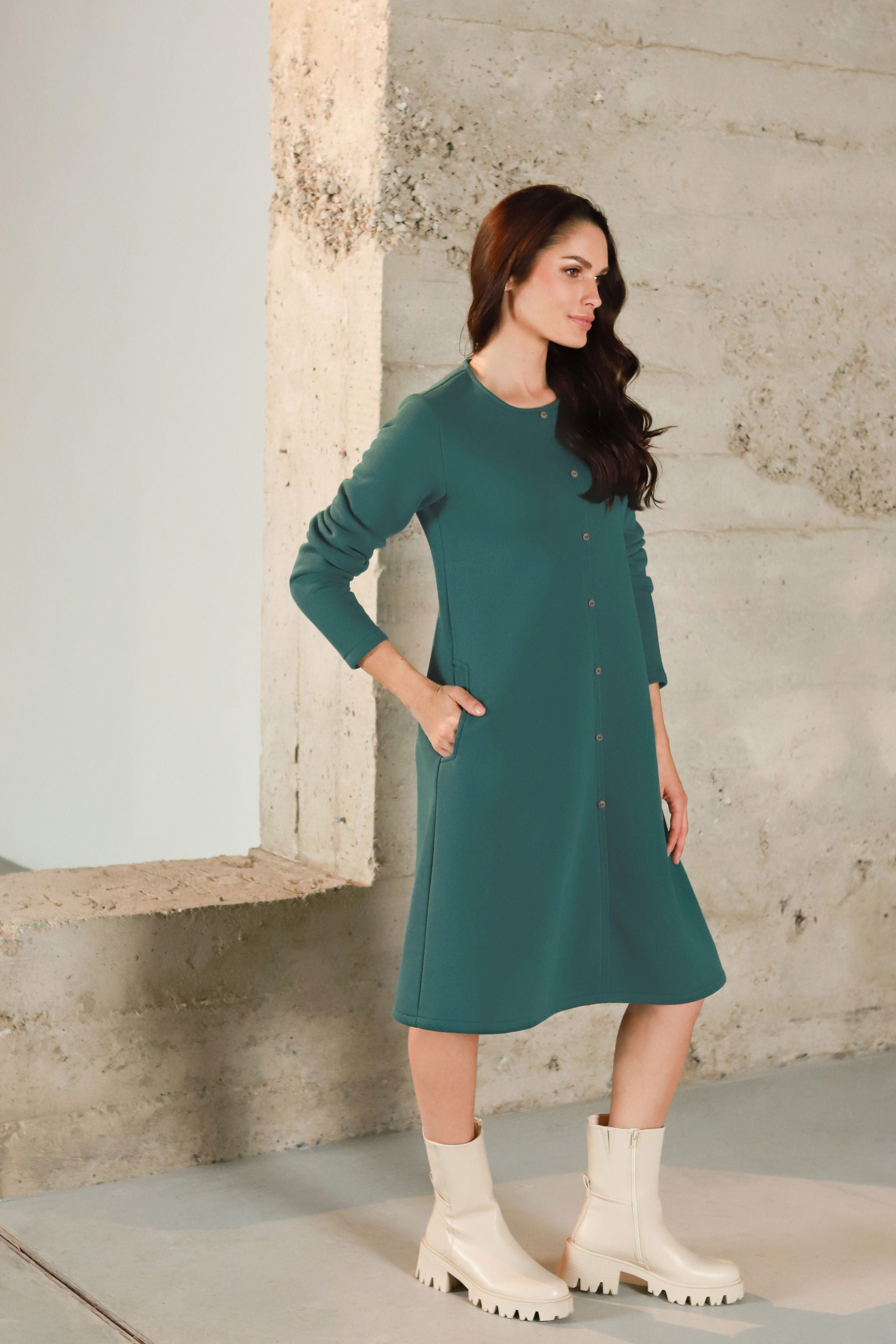 Medvilnės su pūkeliu suknelė su sagutėmis „MUSKATA“ vandenyno t. žalia