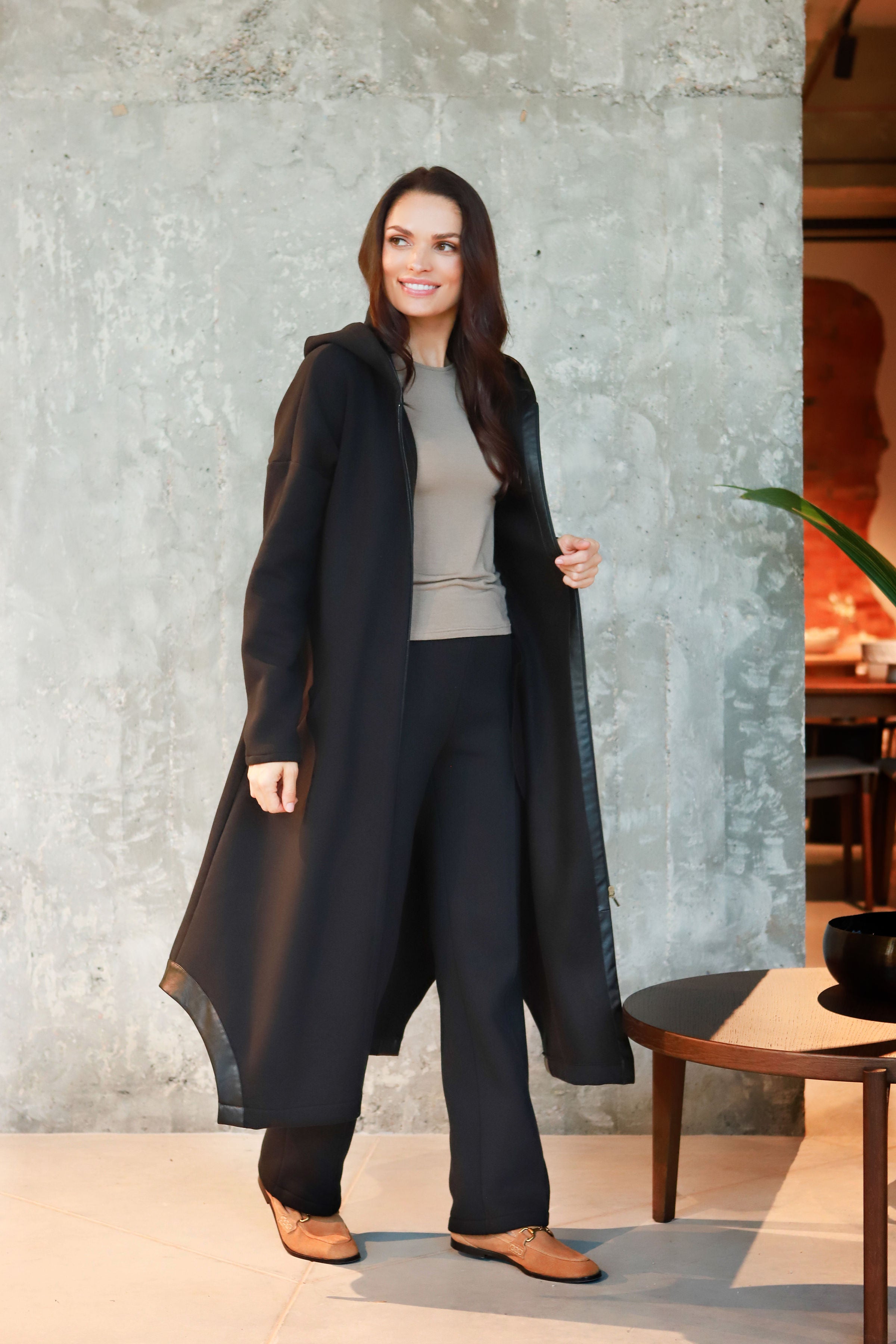 Medvilnės su pūkeliu ilgas švarkas su užtrauktuku „ANYŽIUS“ juoda