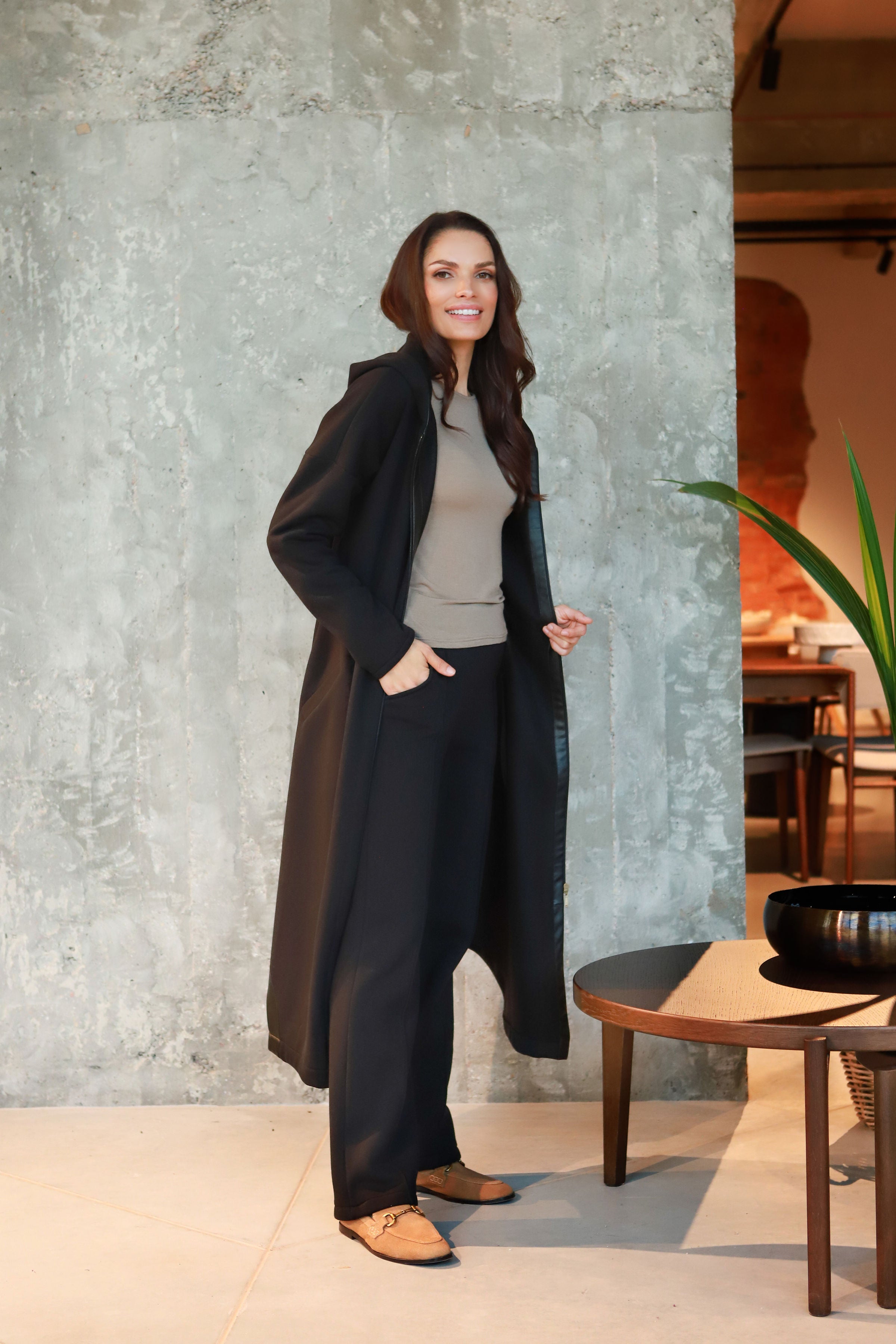 Medvilnės su pūkeliu ilgas švarkas su užtrauktuku „ANYŽIUS“ juoda