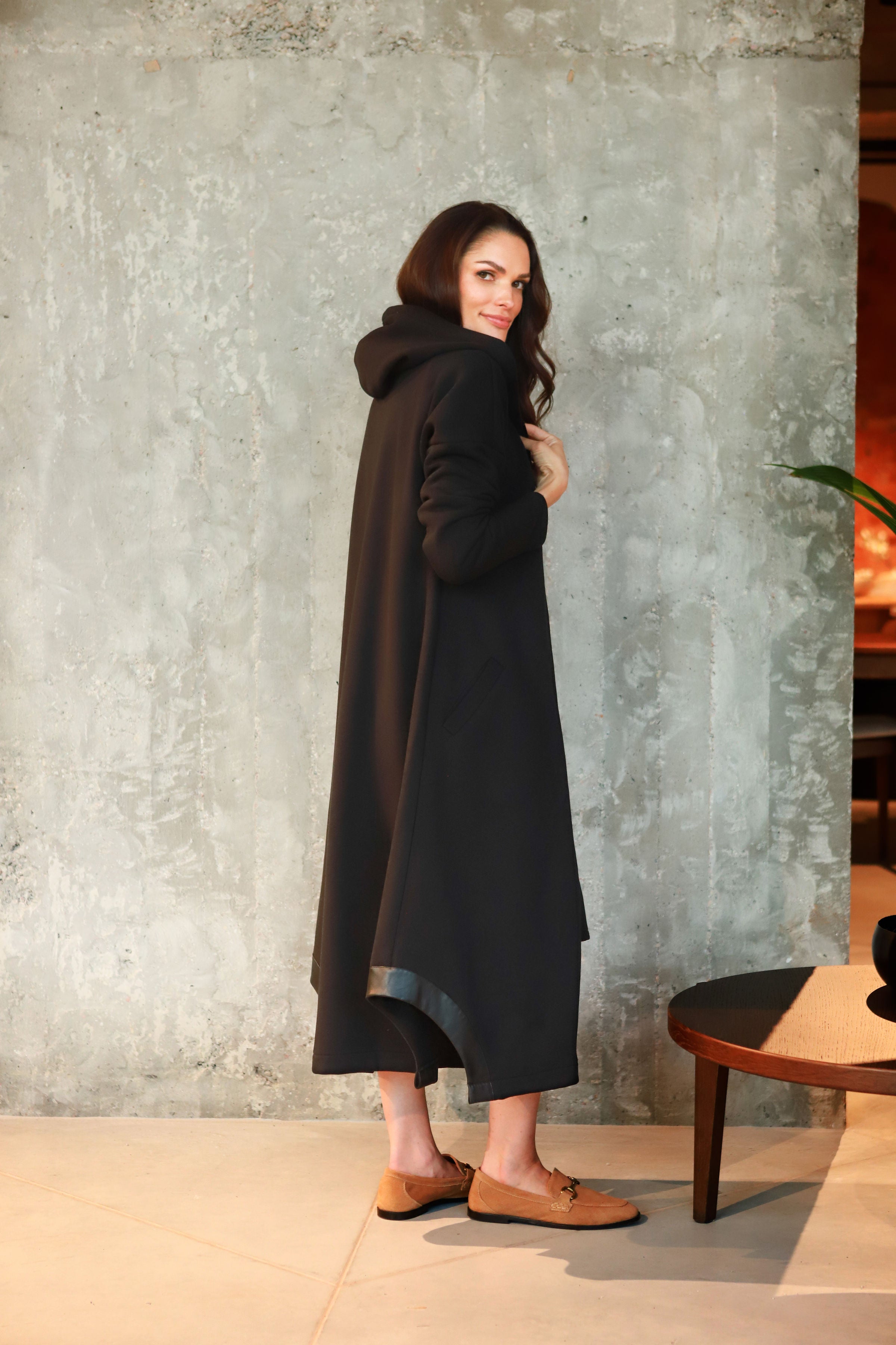 Medvilnės su pūkeliu ilgas švarkas su užtrauktuku „ANYŽIUS“ juoda