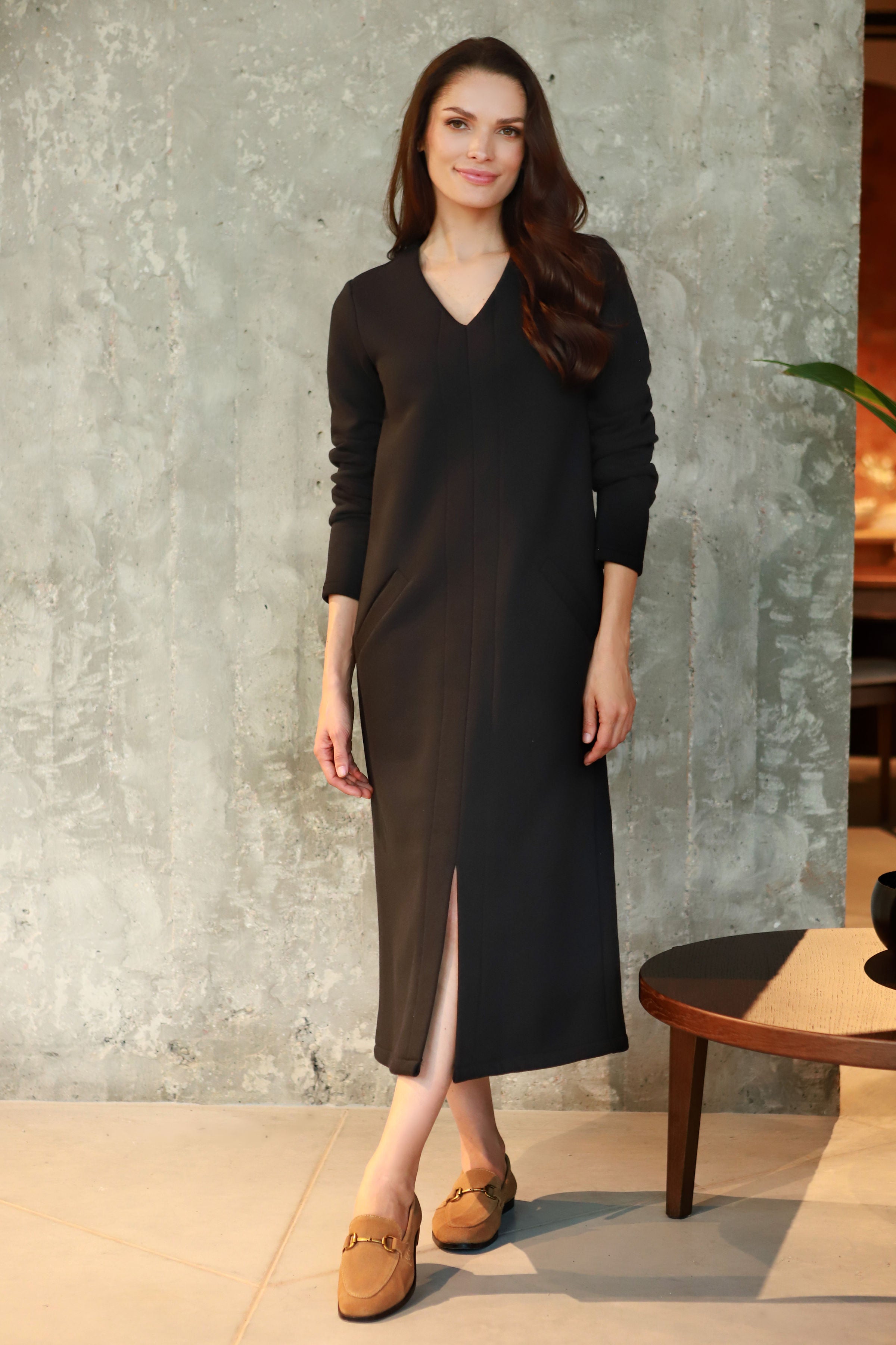 Pusilgė medvilnės su pūkeliu suknelė „VANILĖ“ juoda