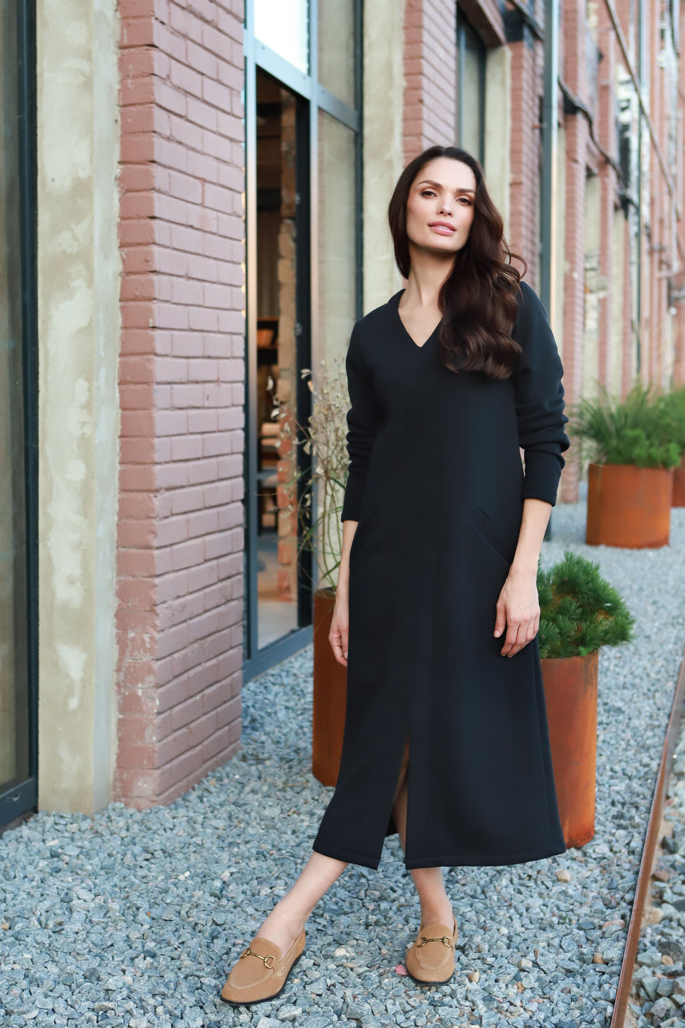 Pusilgė medvilnės su pūkeliu suknelė „VANILĖ“ juoda