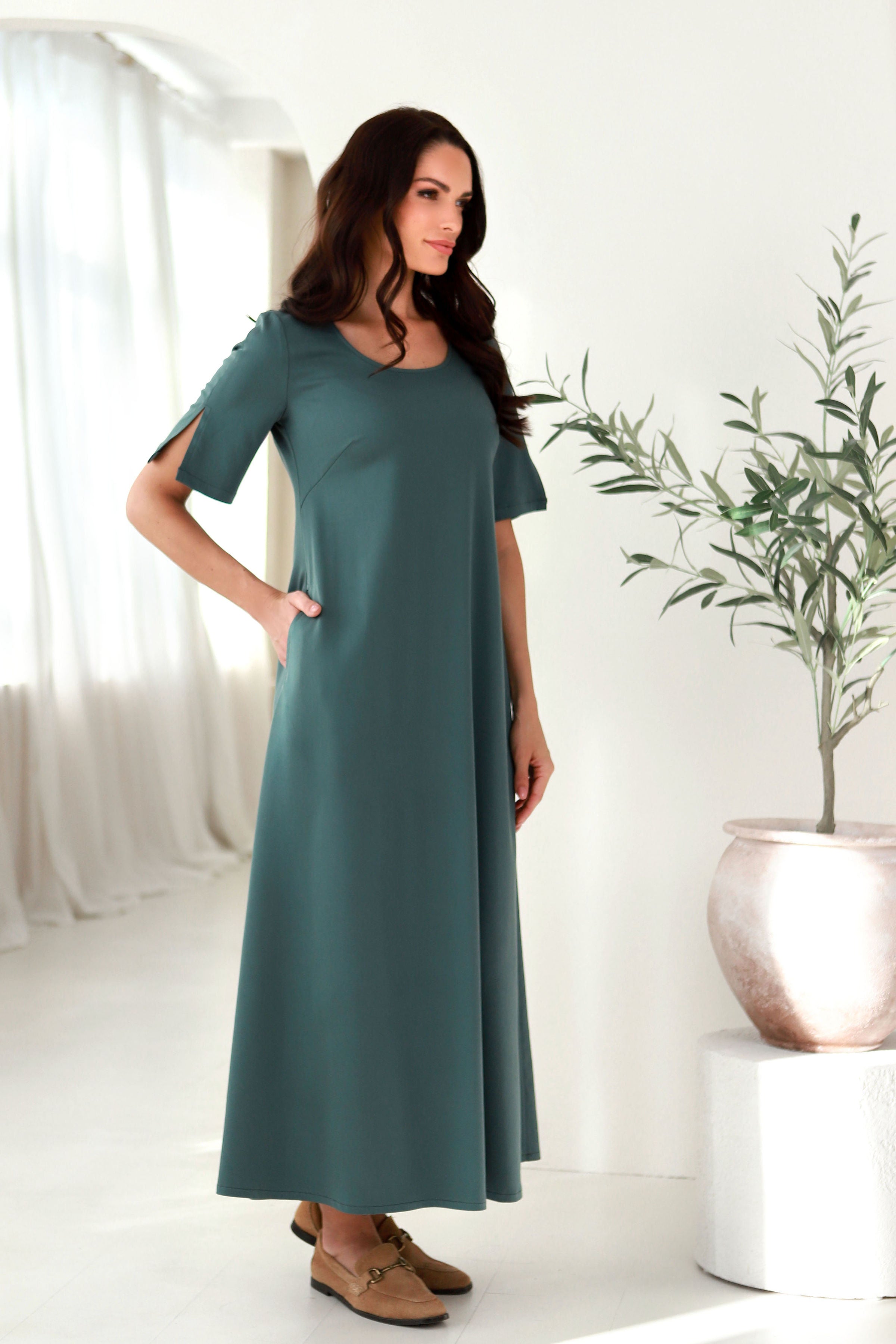 Ilga suknelė „SVAJA“ eukalipto žalia