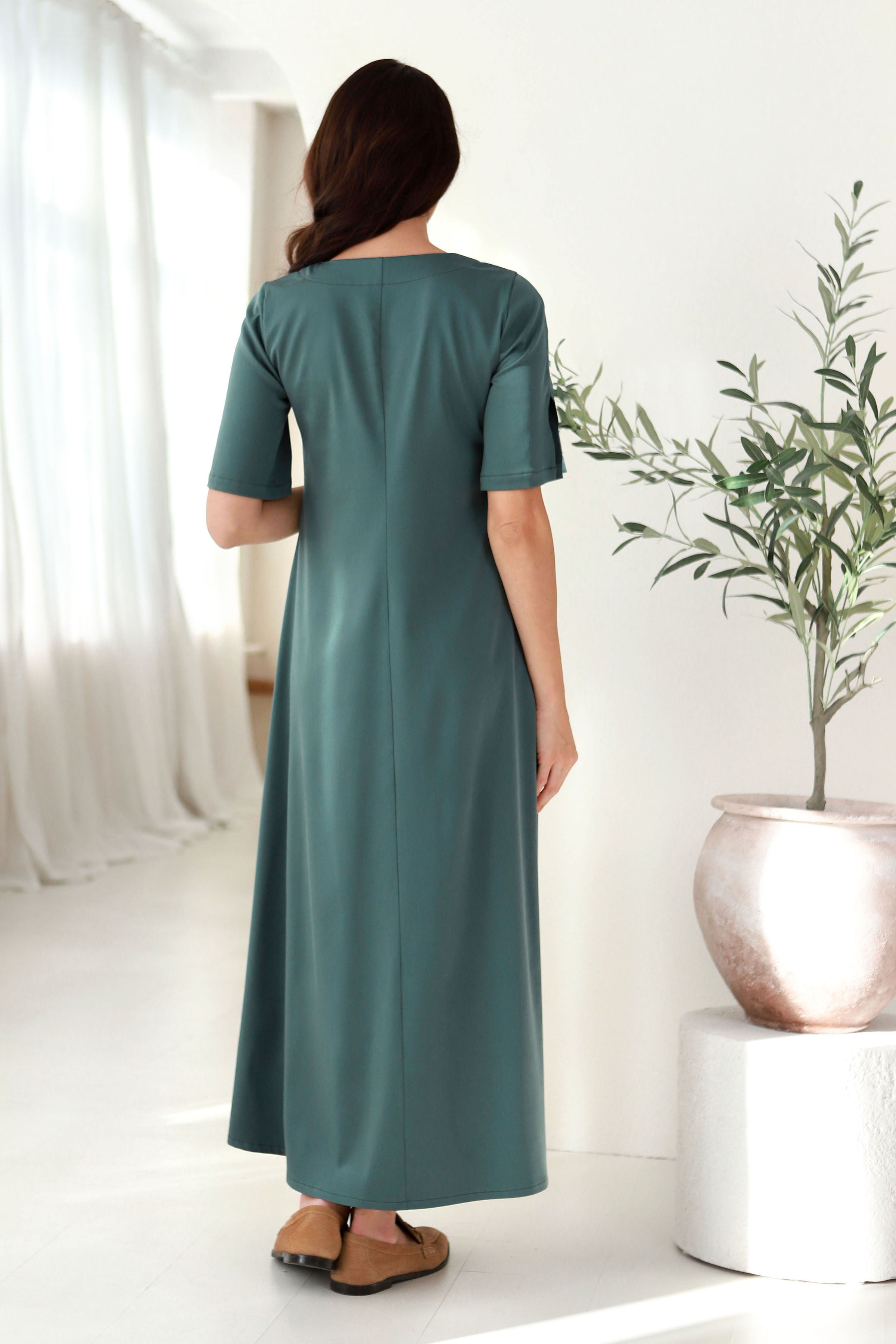 Ilga suknelė „SVAJA“ eukalipto žalia