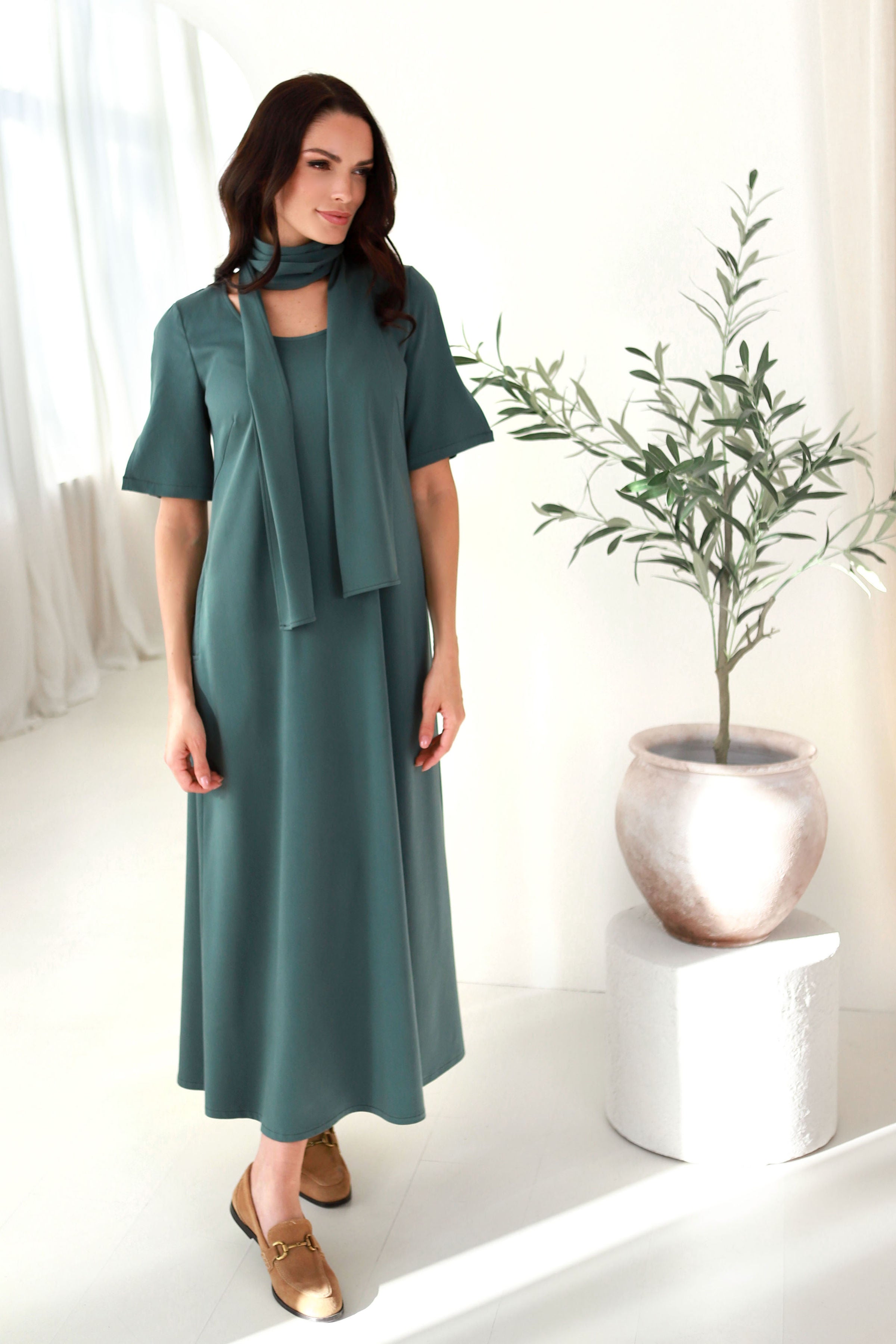 Ilga suknelė „SVAJA“ eukalipto žalia