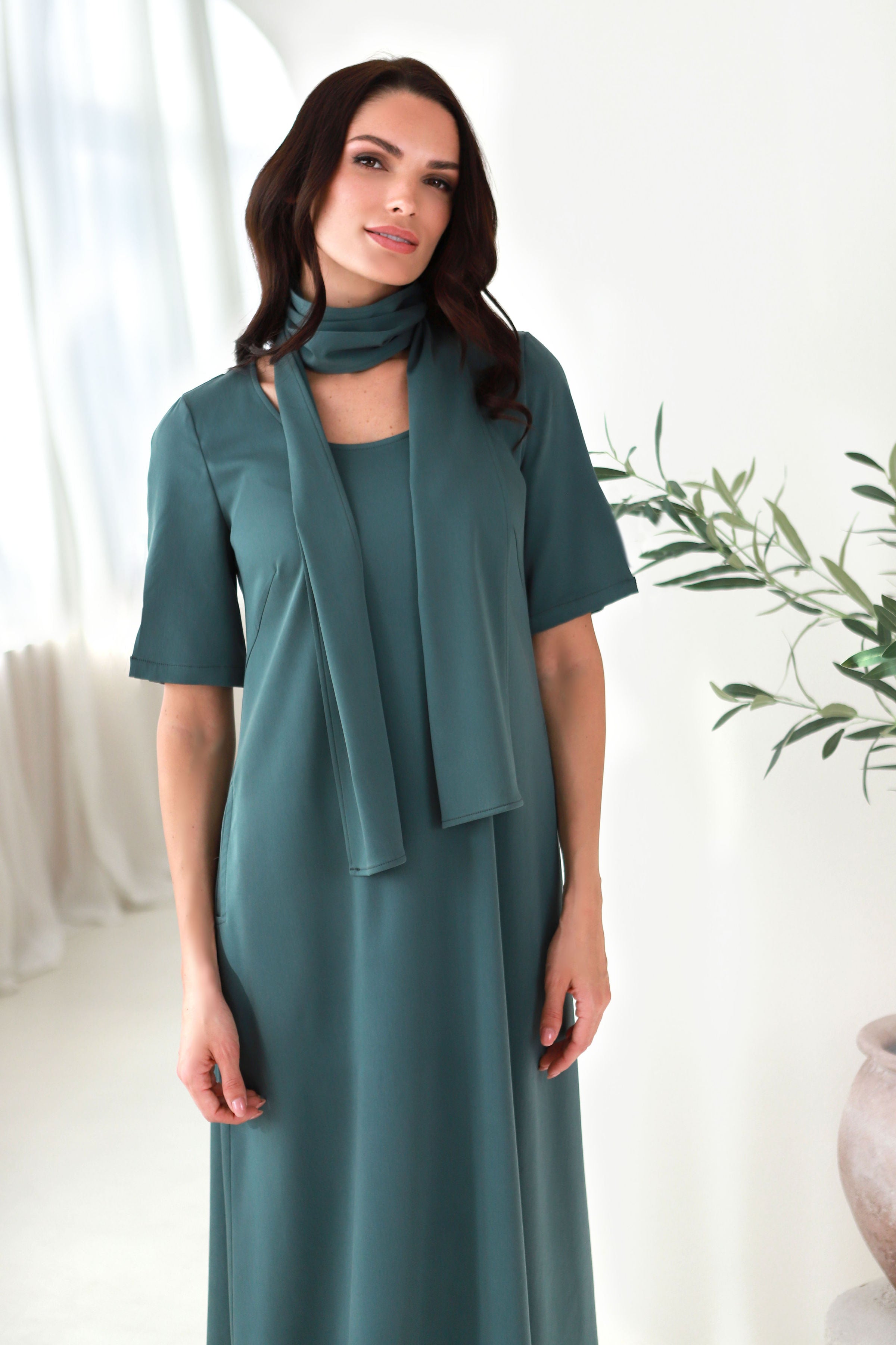 Ilga suknelė „SVAJA“ eukalipto žalia