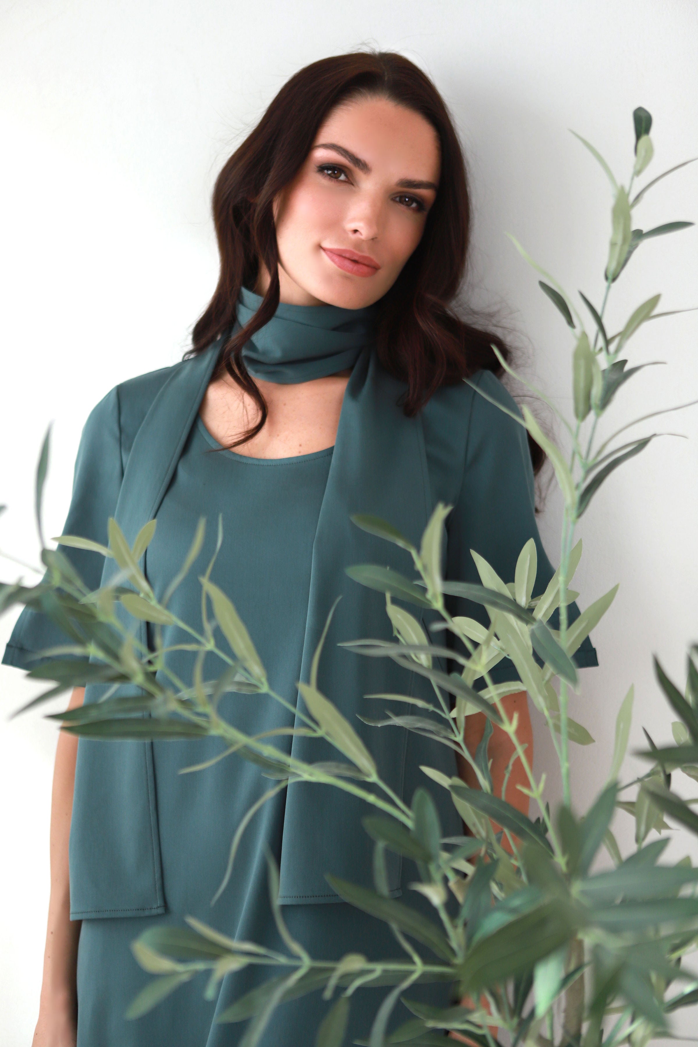 Ilga suknelė „SVAJA“ eukalipto žalia