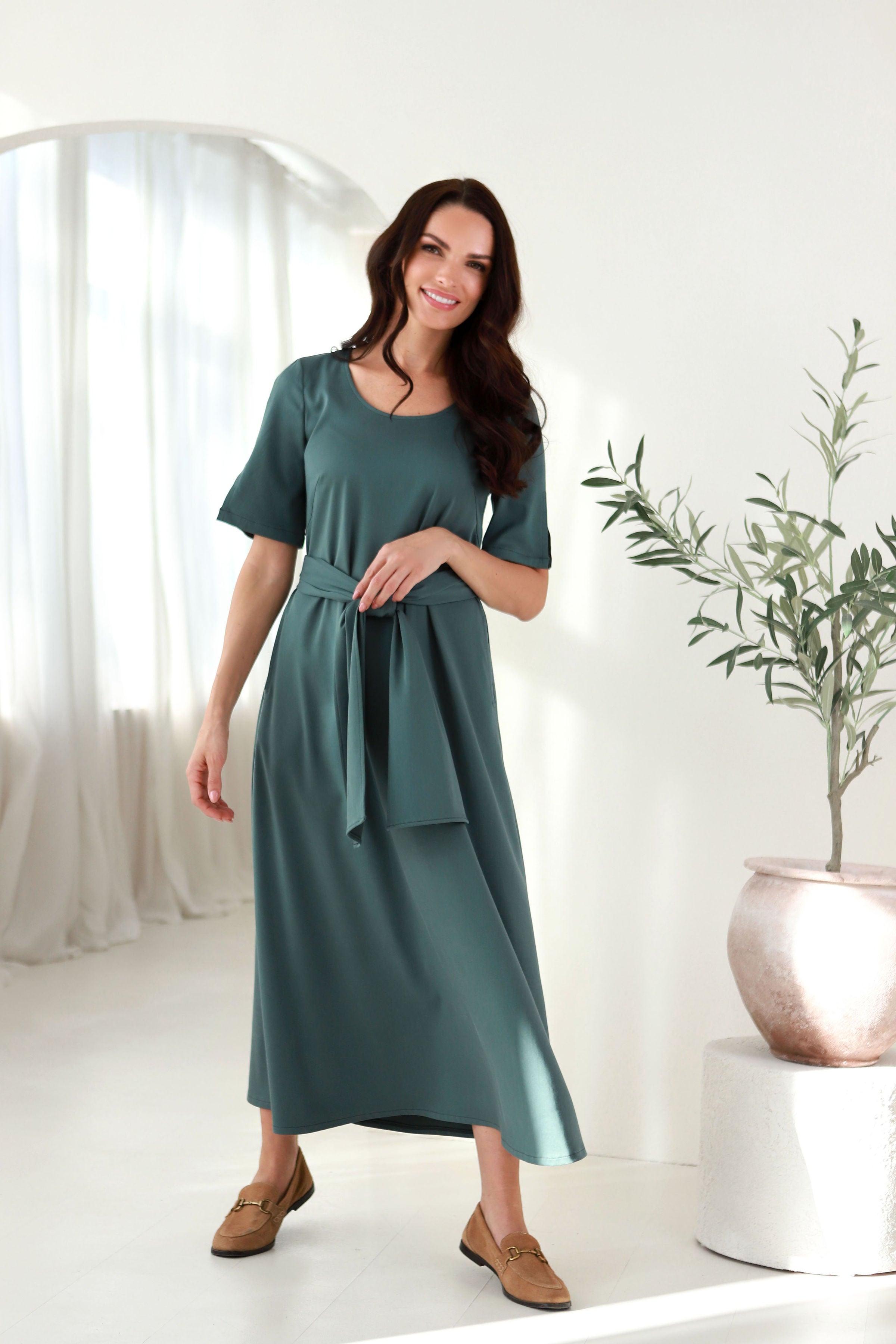 Ilga suknelė „SVAJA“ eukalipto žalia