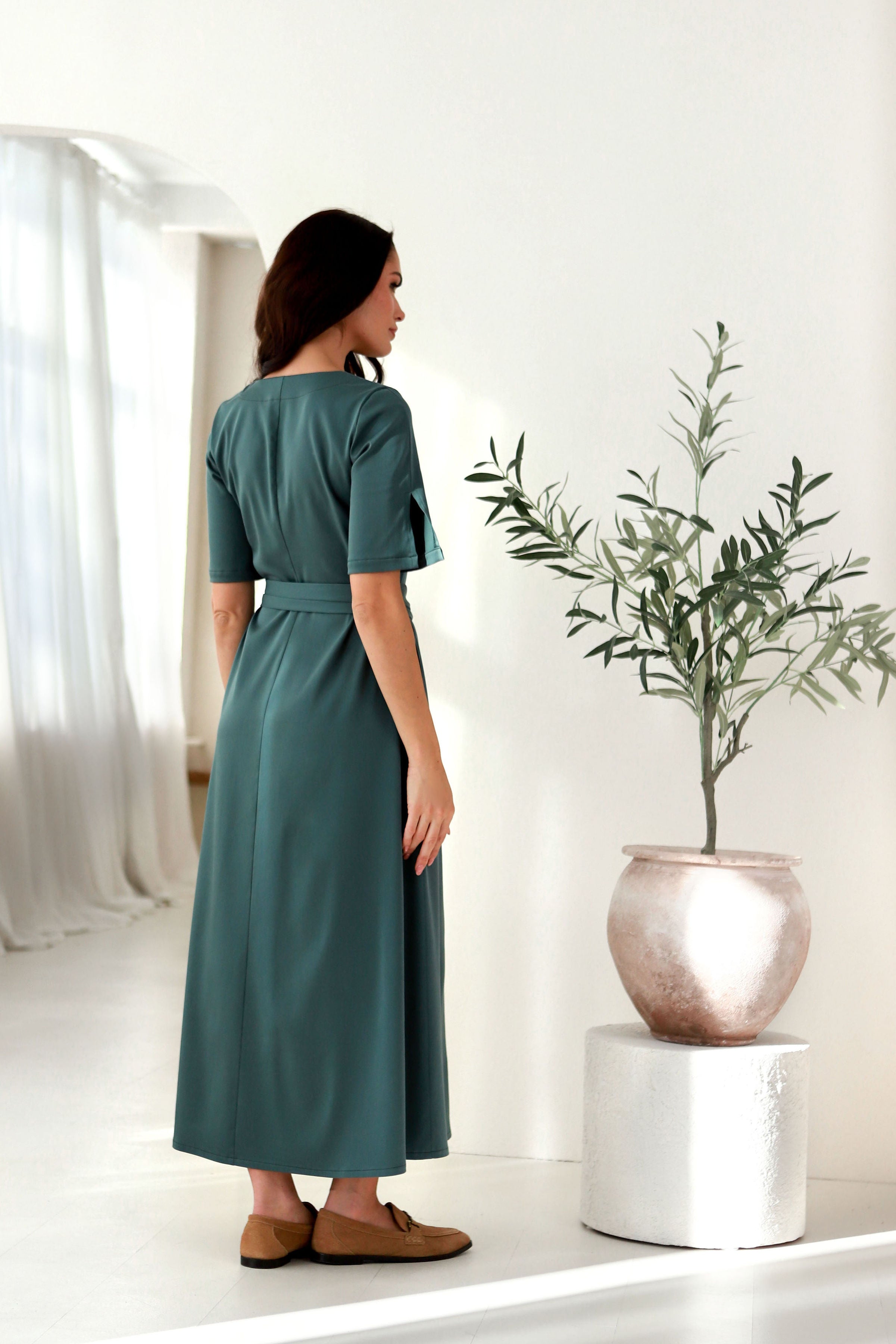 Ilga suknelė „SVAJA“ eukalipto žalia