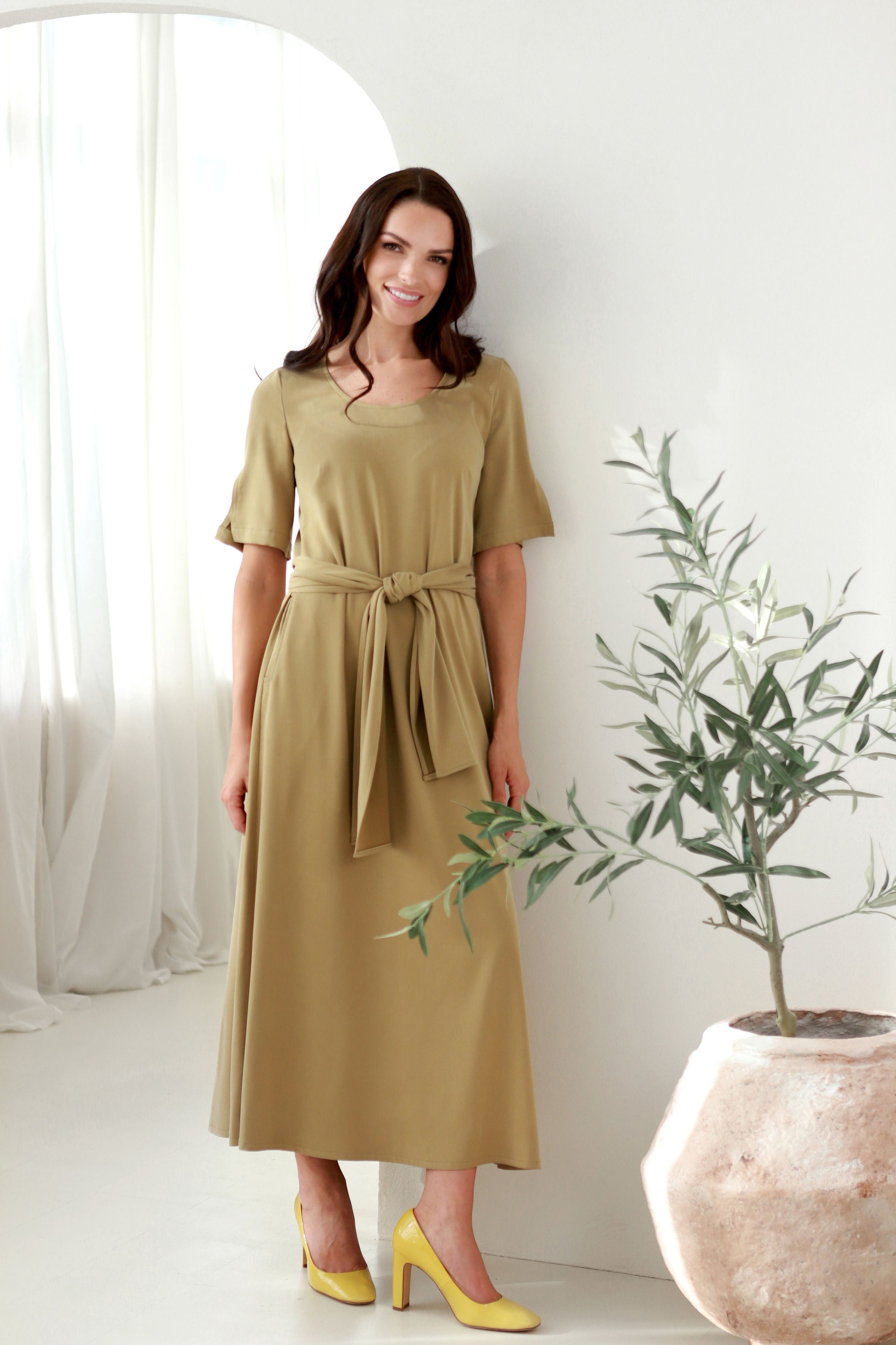 Ilga suknelė „SVAJA“ alyvuogių žalia