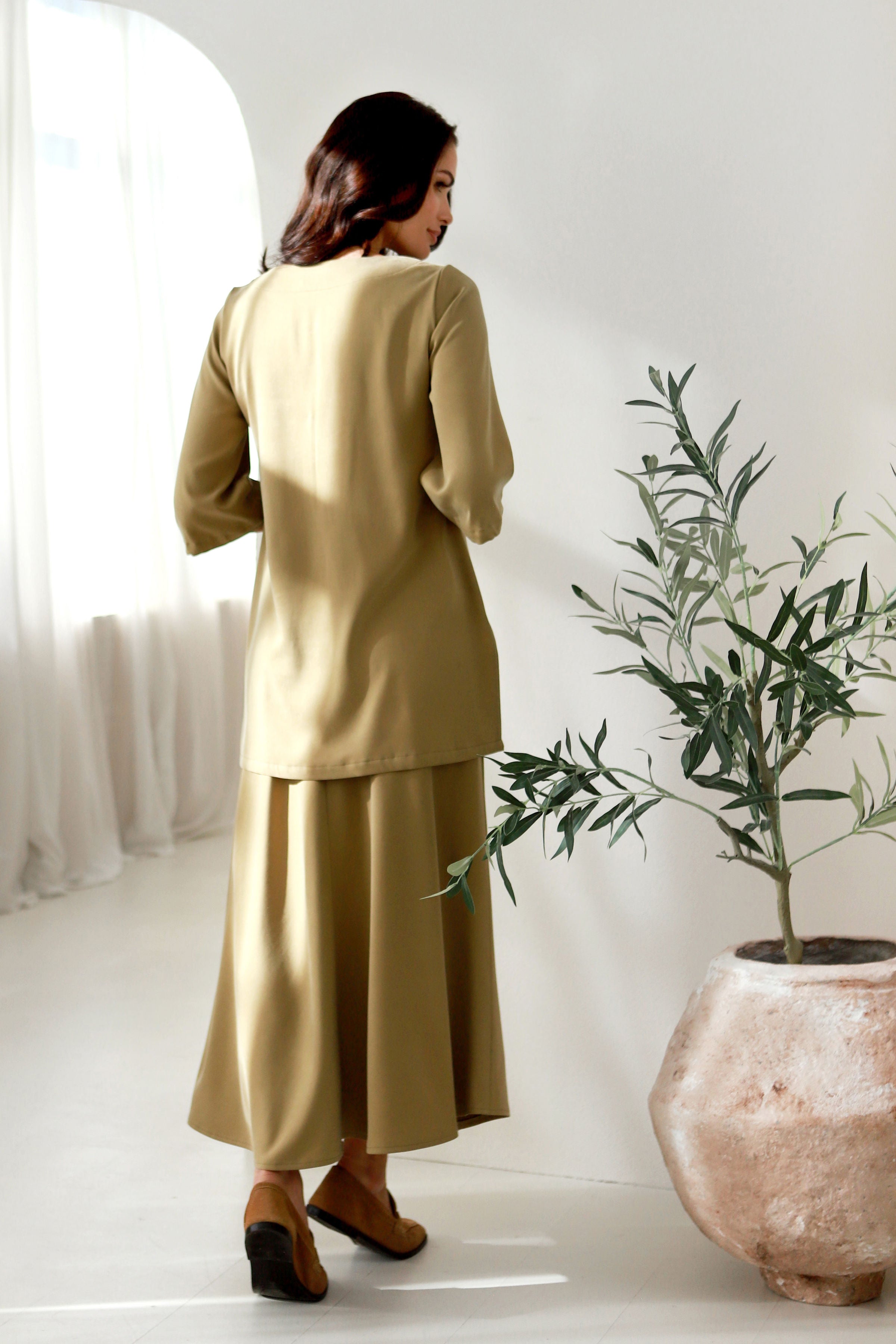 Sijonas „ATSPINDYS“ alyvuogių žalia