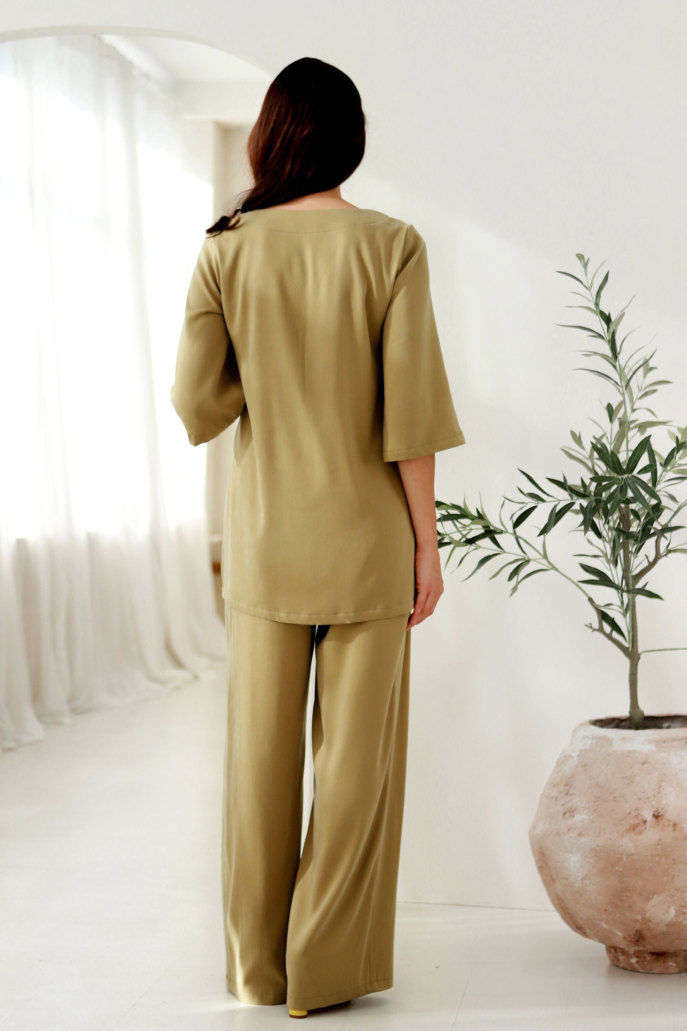 Tunika „SAULĖJA“ alyvuogių žalia