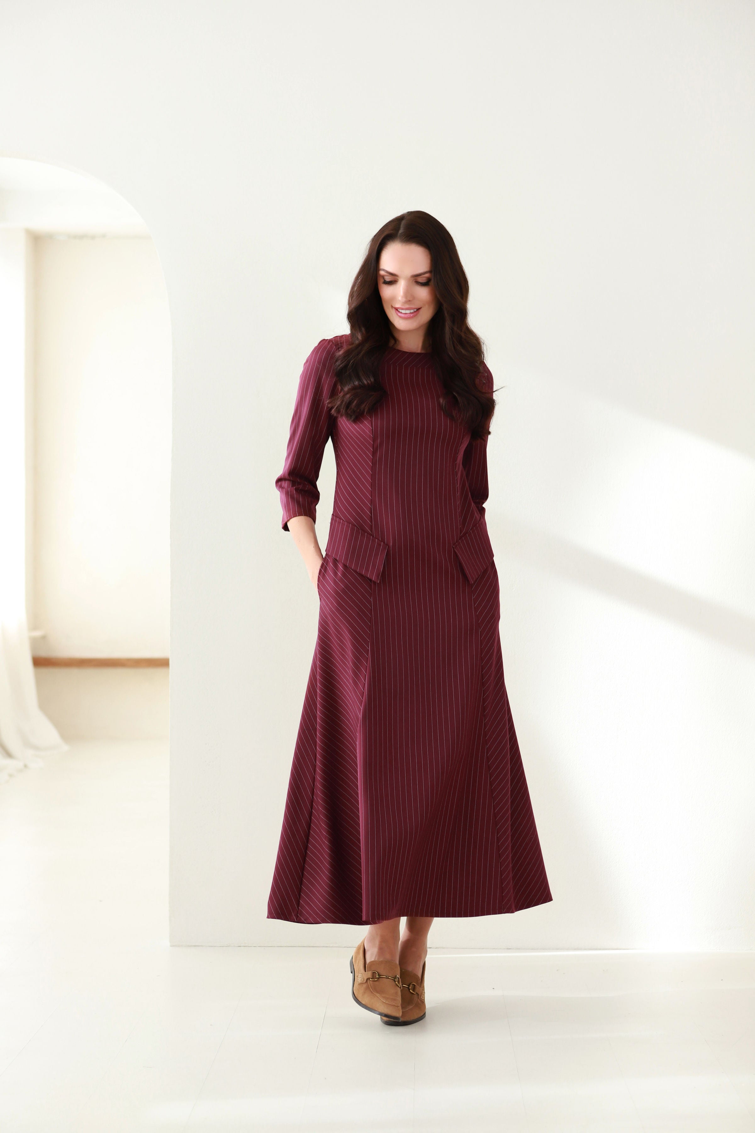 Ilga suknelė „DARNA“ raudonmedžio dryžuota