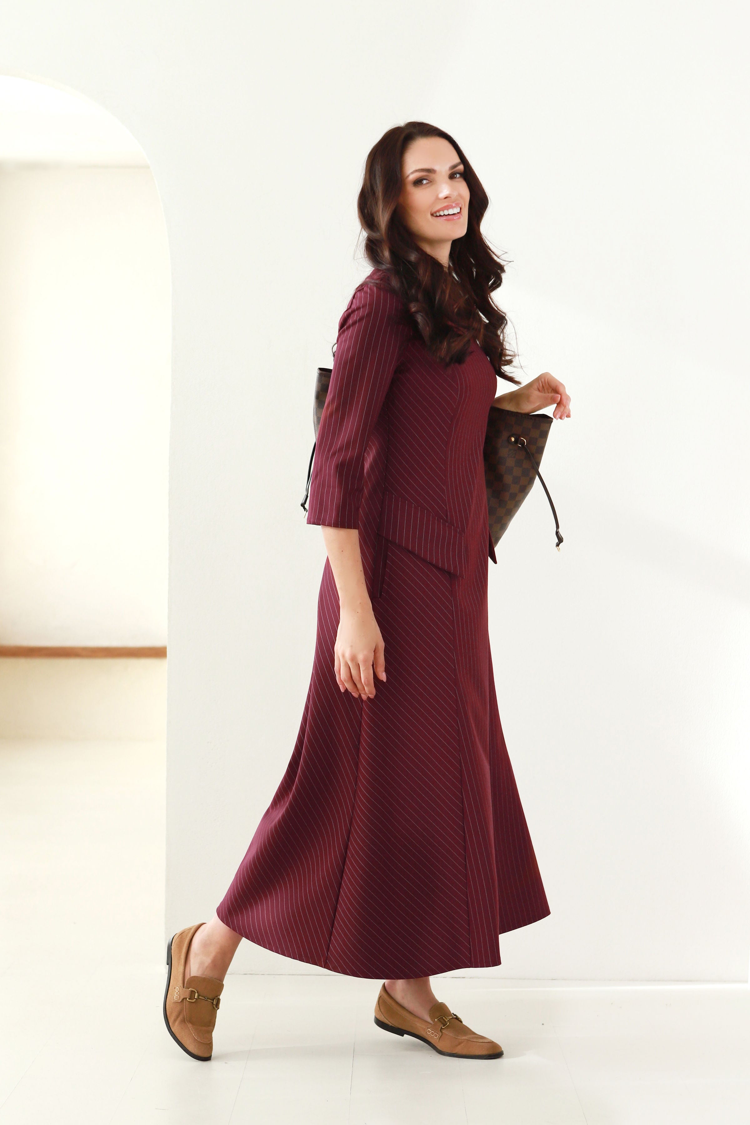 Ilga suknelė „DARNA“ raudonmedžio dryžuota