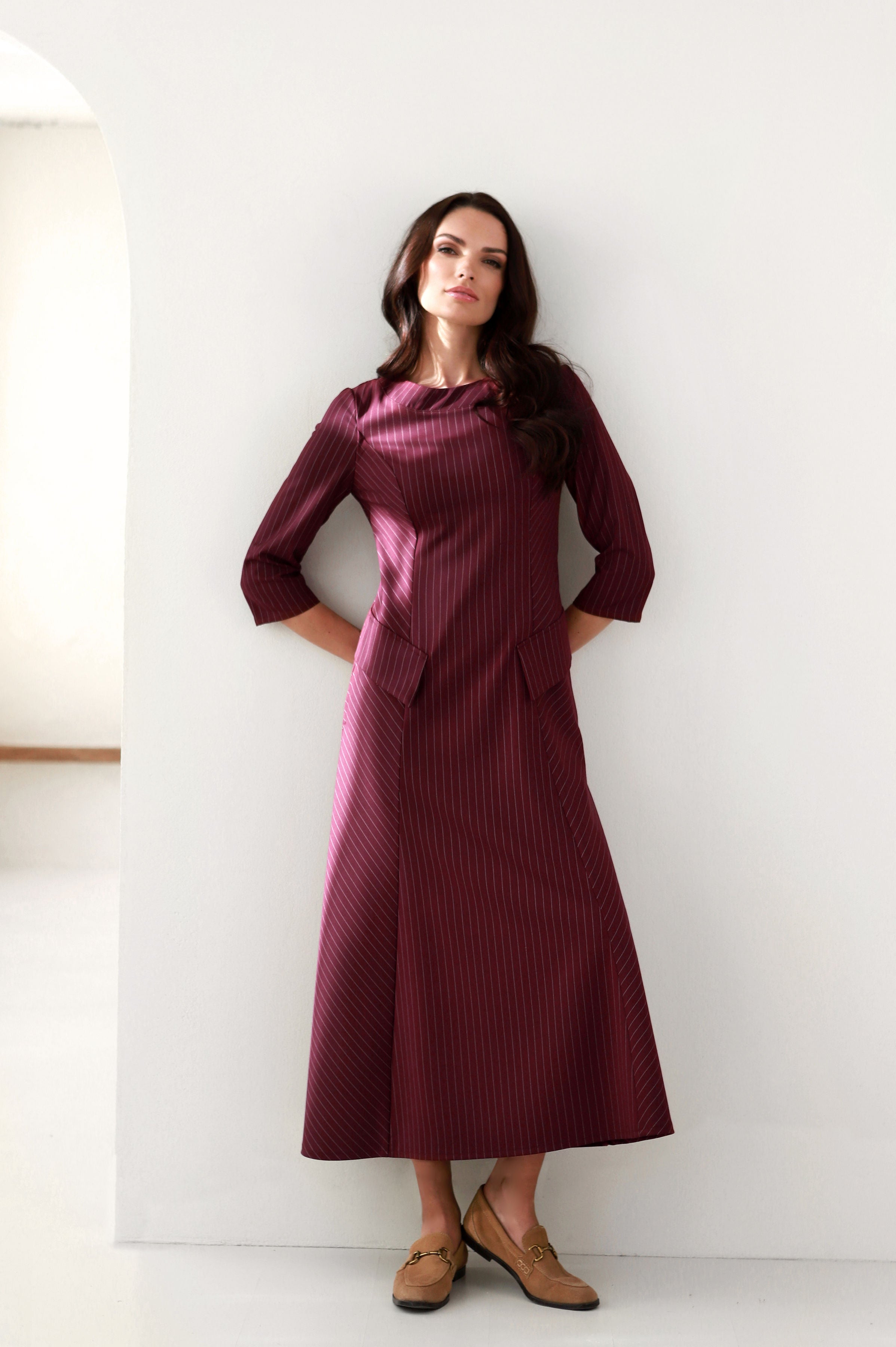 Ilga suknelė „DARNA“ raudonmedžio dryžuota