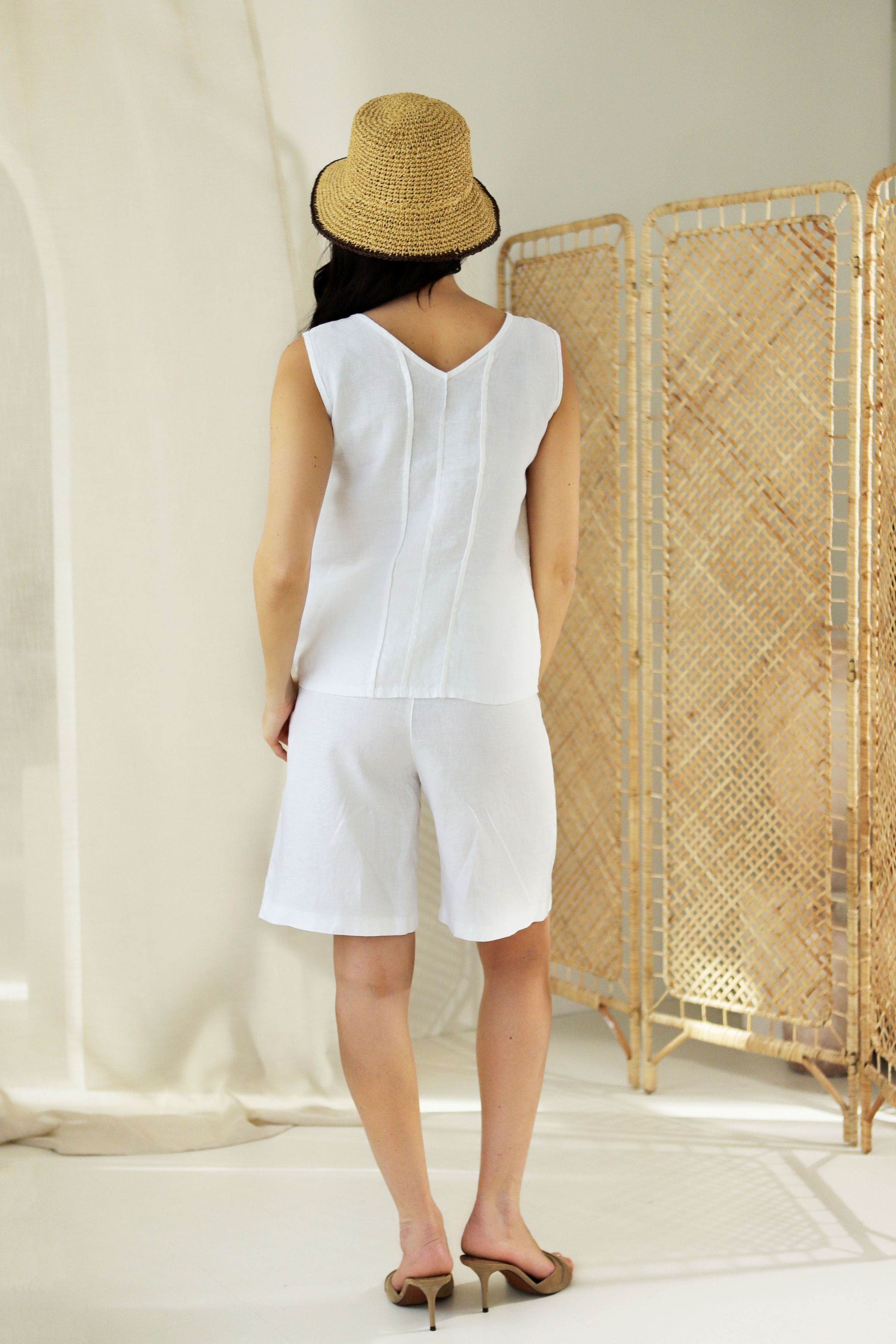 Sleeveless blouse “BRIZA” white