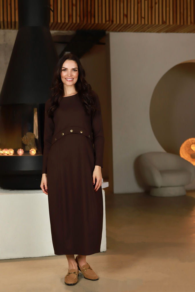 Suknelė su sagutėmis „BANGA“ šokoladinė