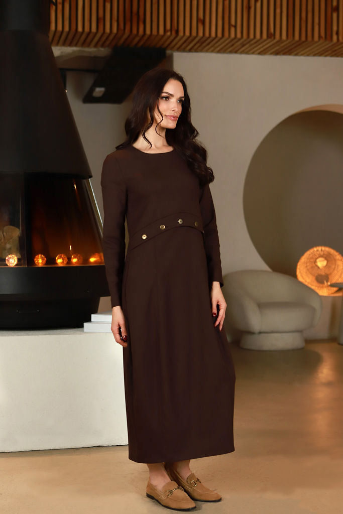 Suknelė su sagutėmis „BANGA“ šokoladinė