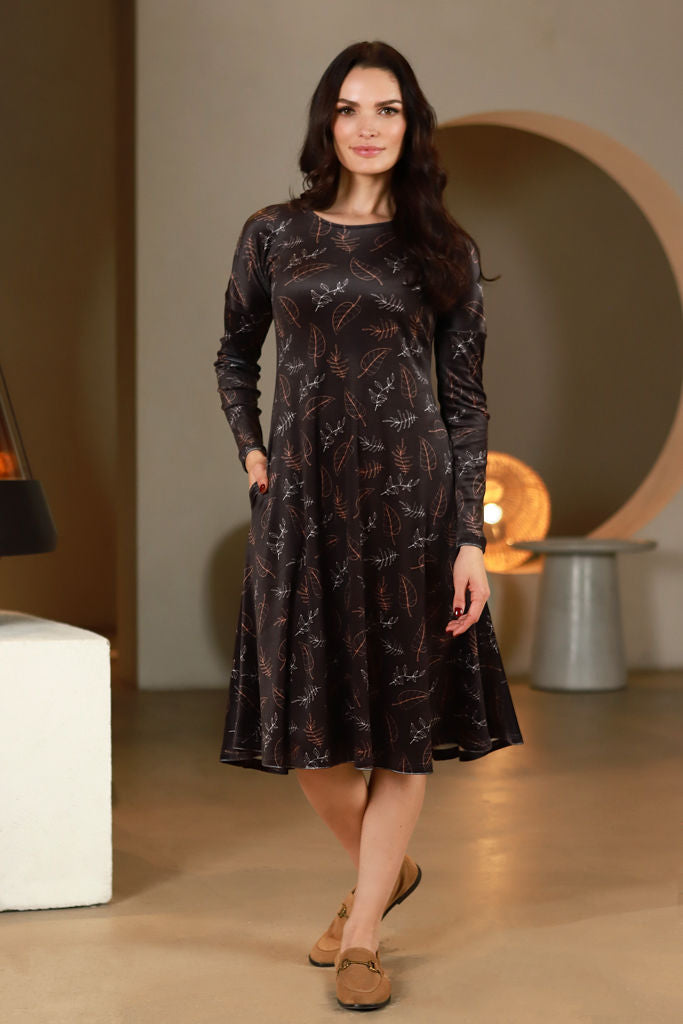 Trumpa veliūrinė suknelė "ORBITA" lapai šokolade