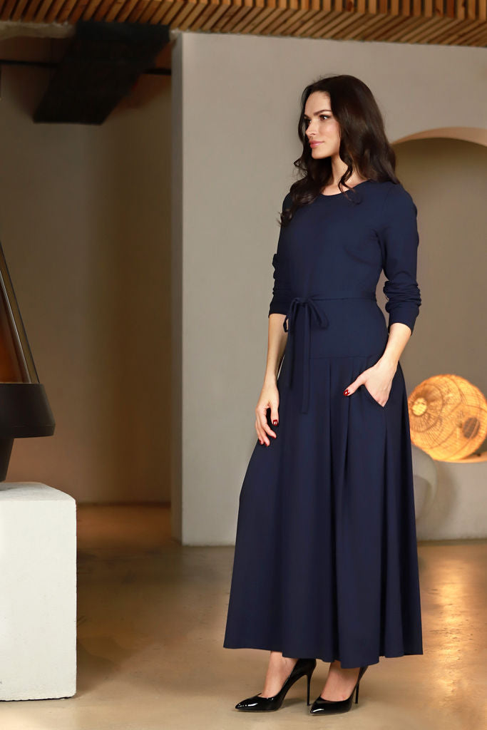 Trikotažinė ilga suknelė „VAKARĖ“ nakties mėlyna