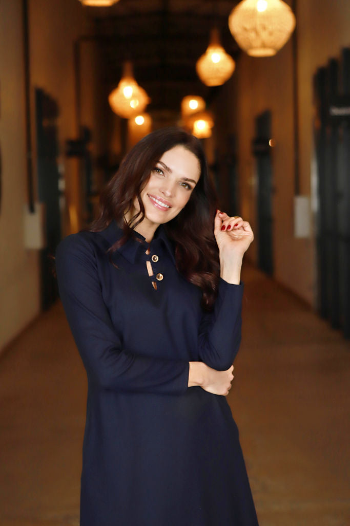 Trumpa suknelė su apykakle „VIENA“ gili mėlyna