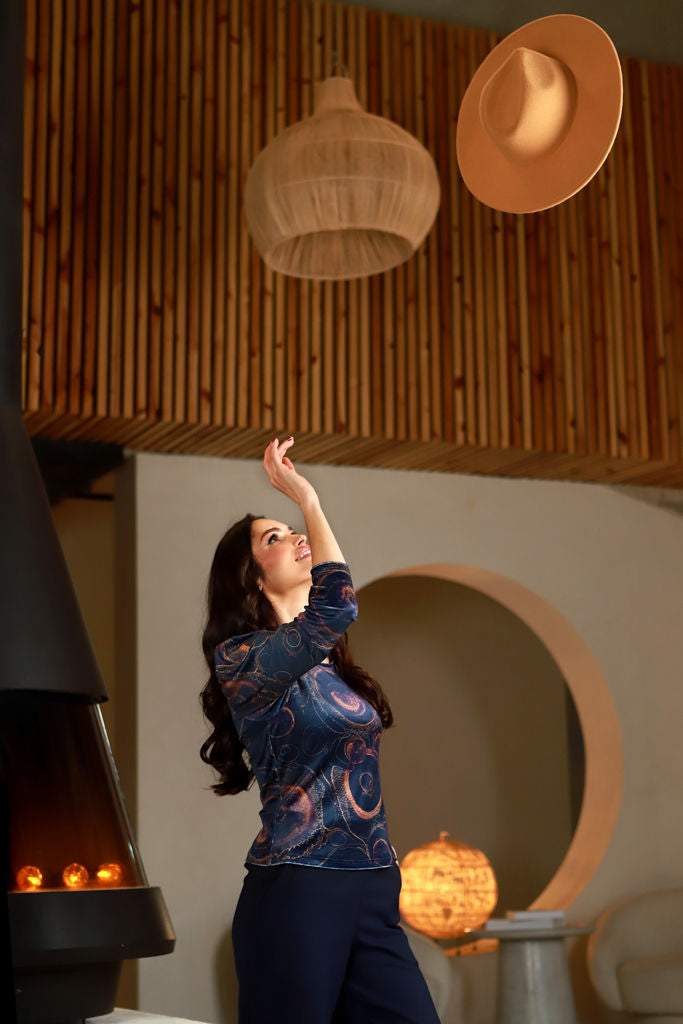 Marginta veliūro palaidinė "KOMETA" žvaigždynų mėlyna