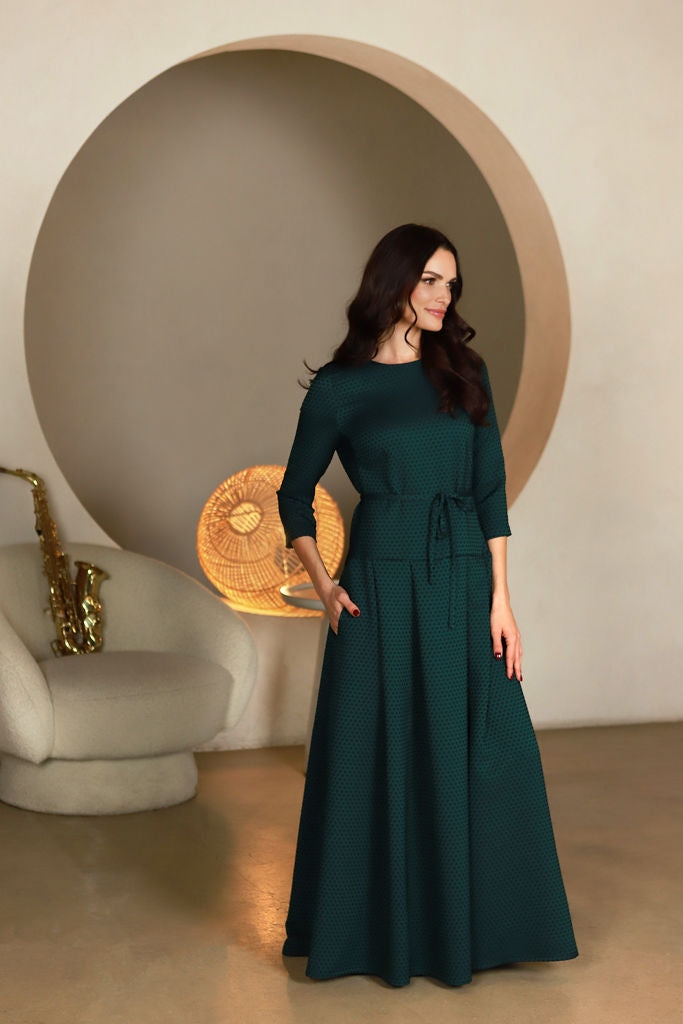 Ilga, žakardo viskozės suknelė  „AKIMIRKA“ žvilgantis smaragdas